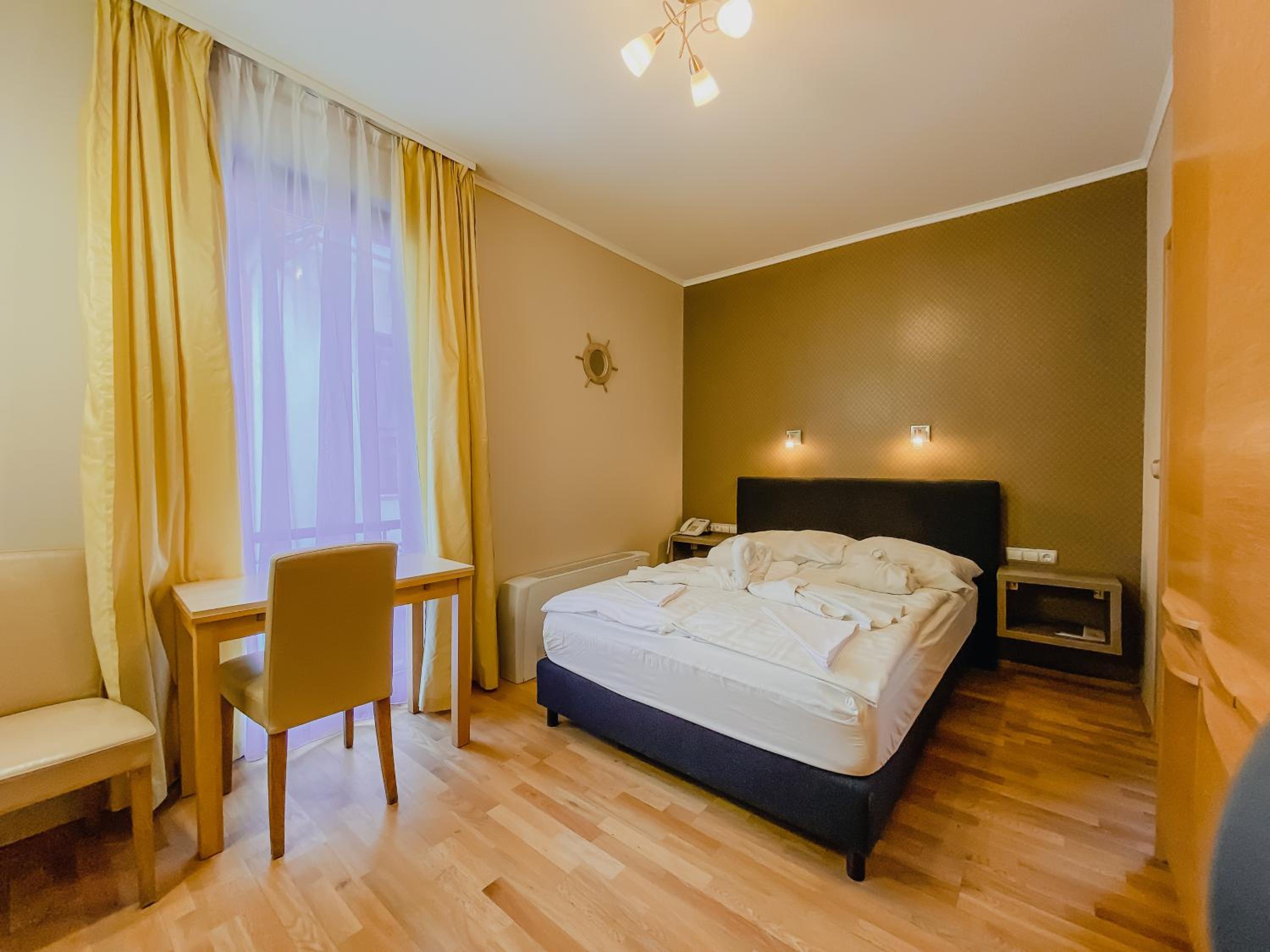 Studio with Lake View (2 Adults) photo 1