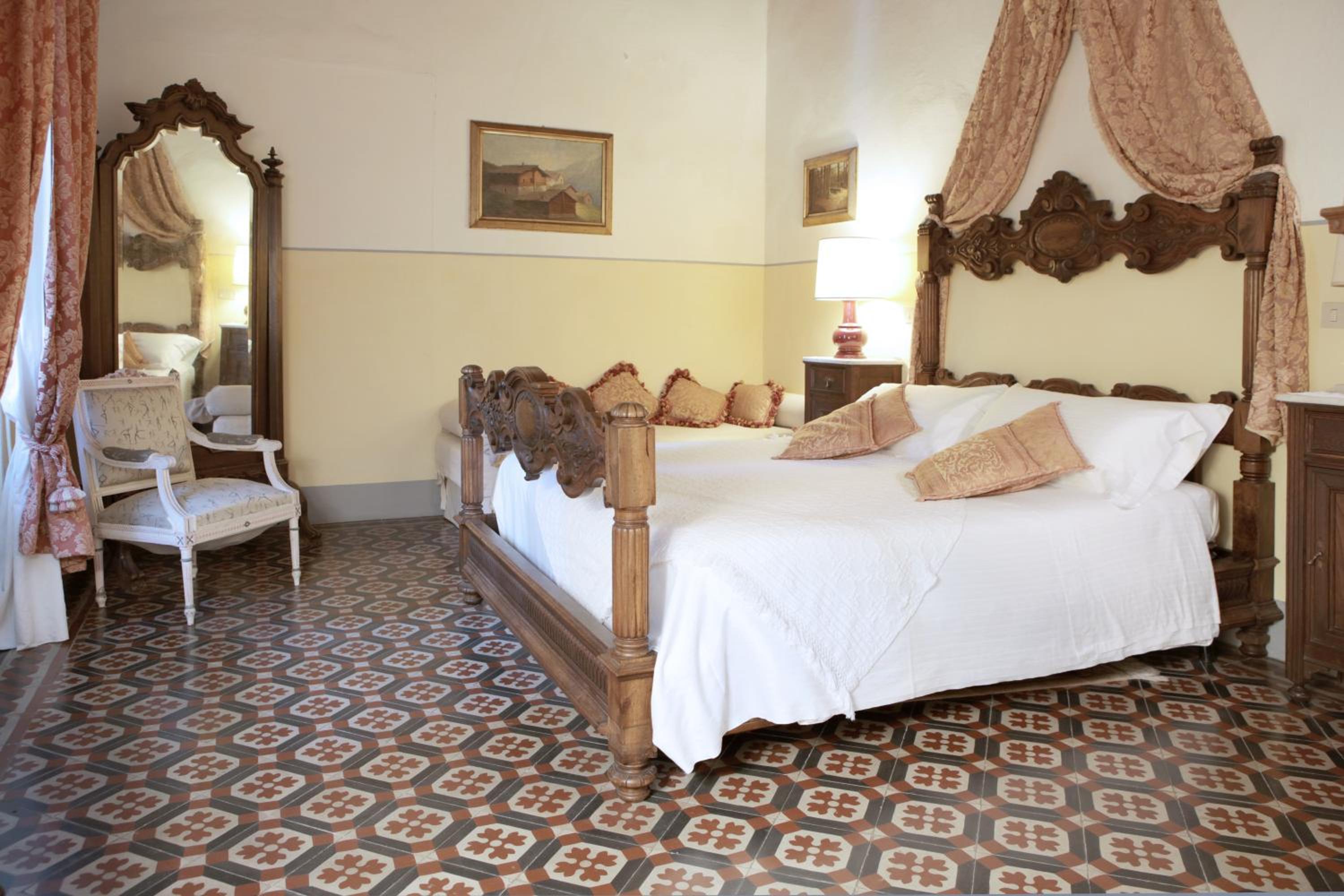 Classic Triple Room - Photo 9