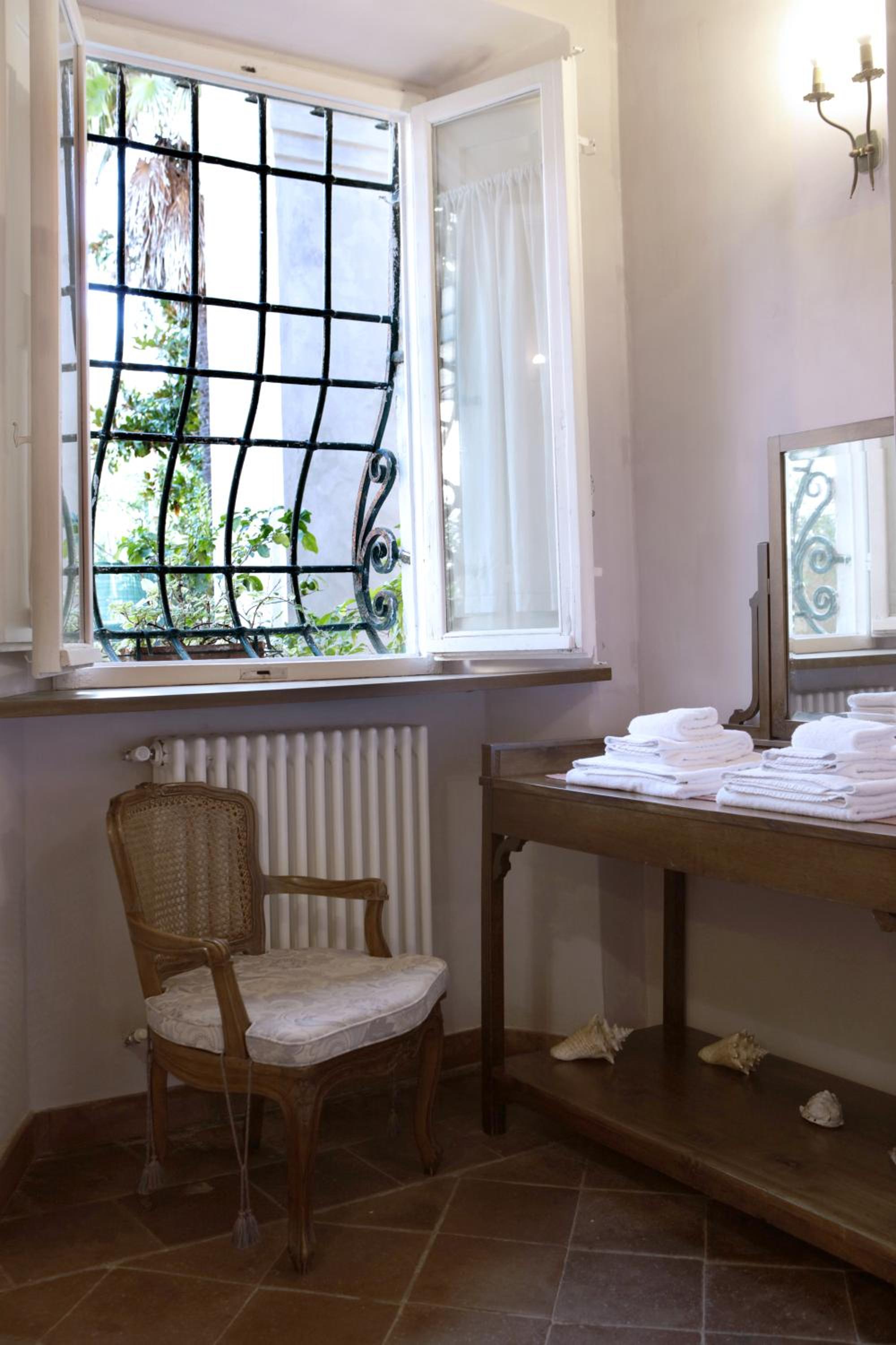 Classic Triple Room - Photo 12