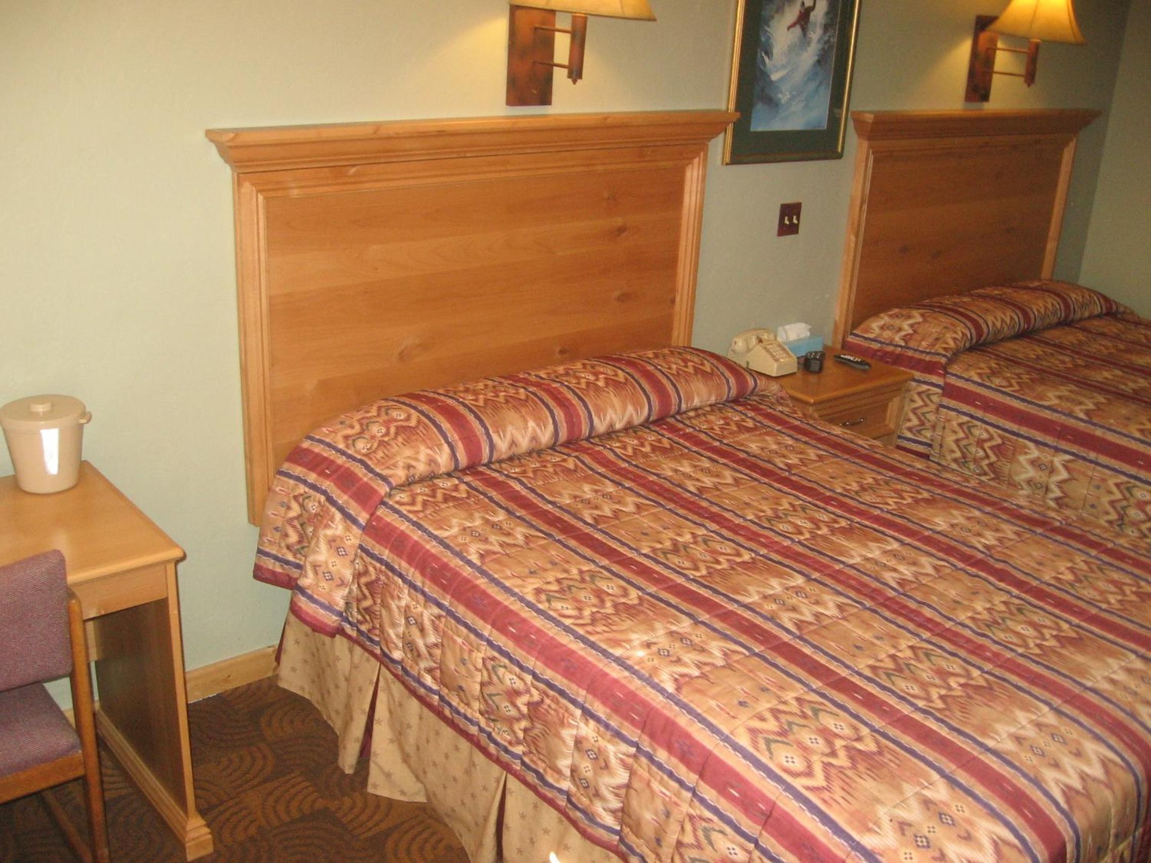 Queen Room with Two Queen Beds photo 2