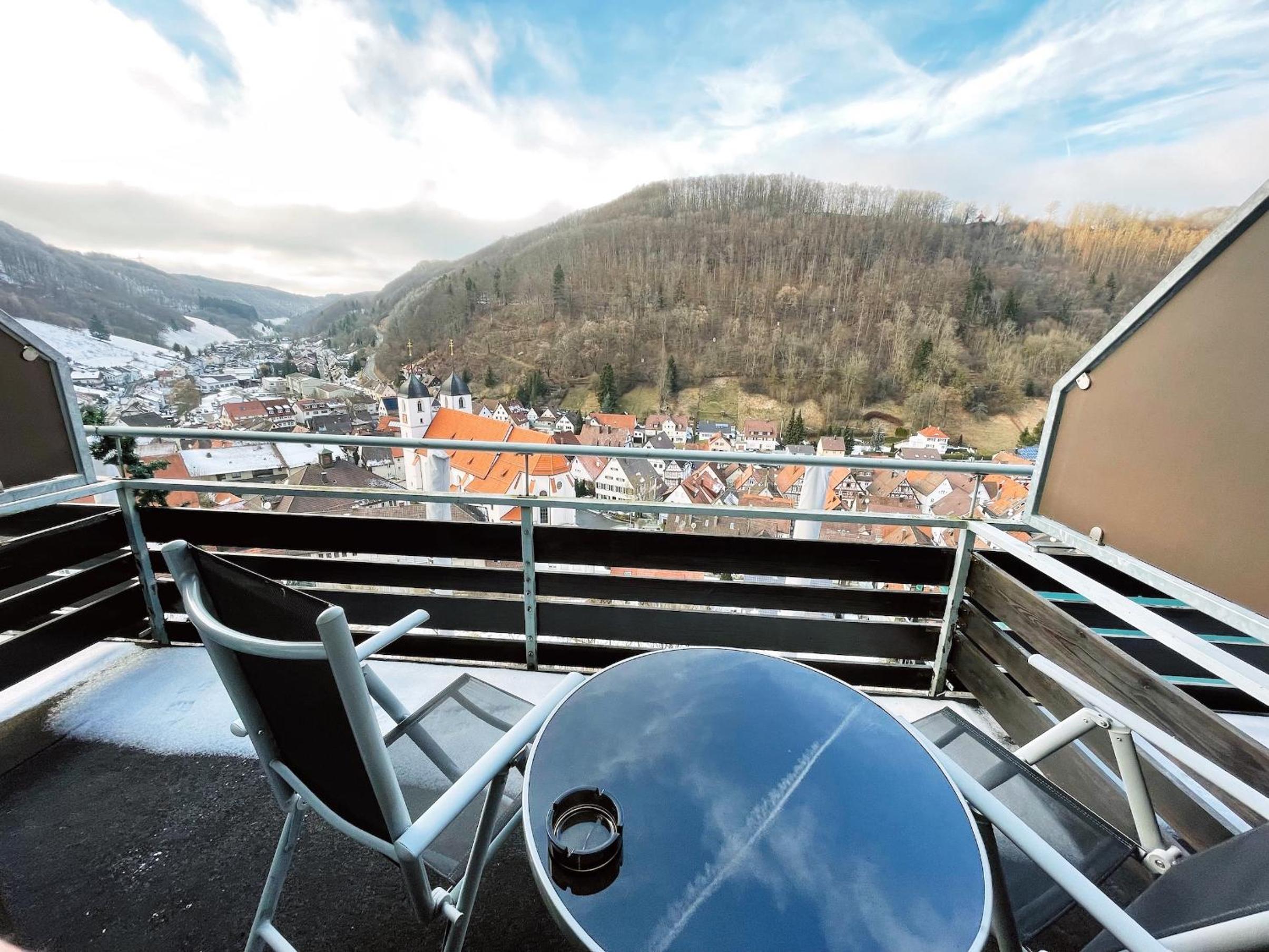 Double Room with Balcony - Photo 7