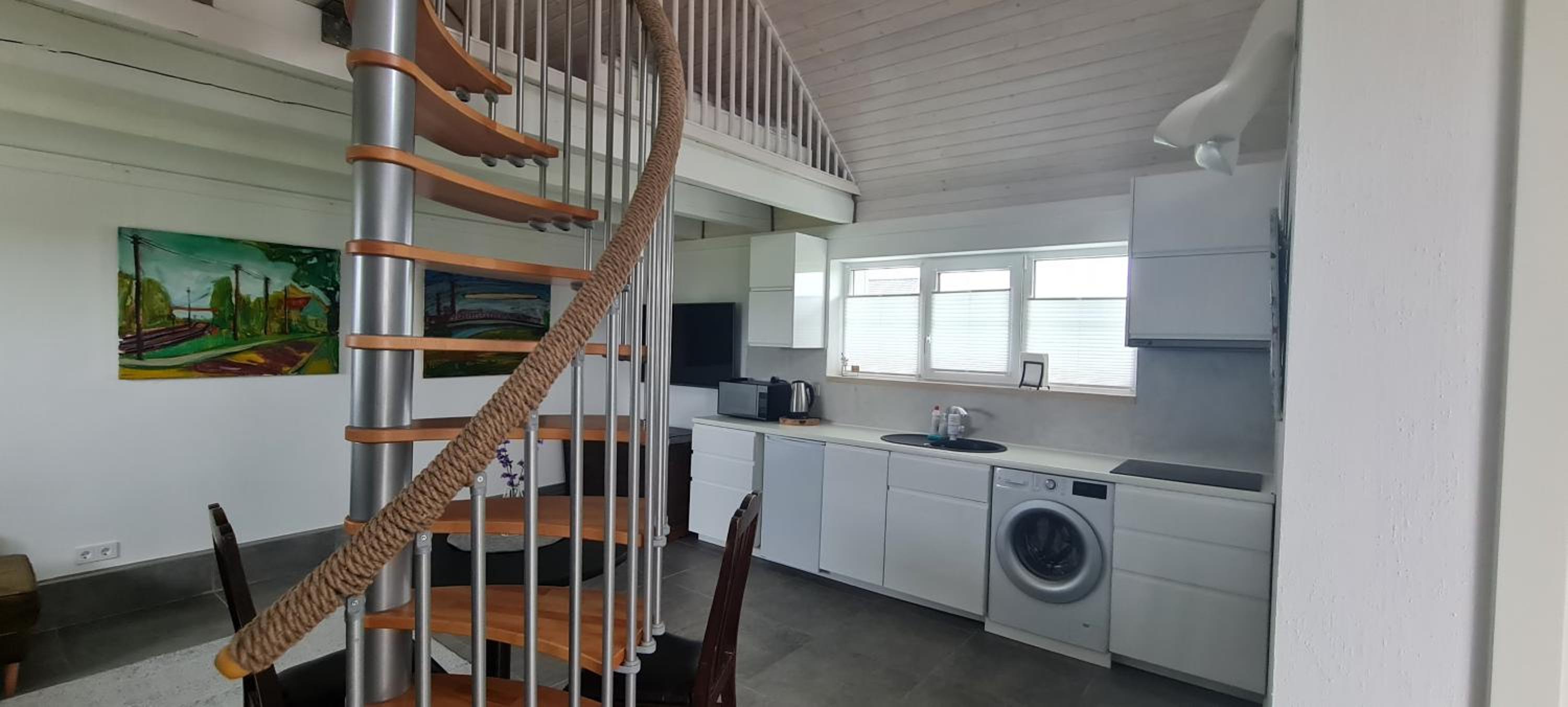Studio Apartment - Photo 25