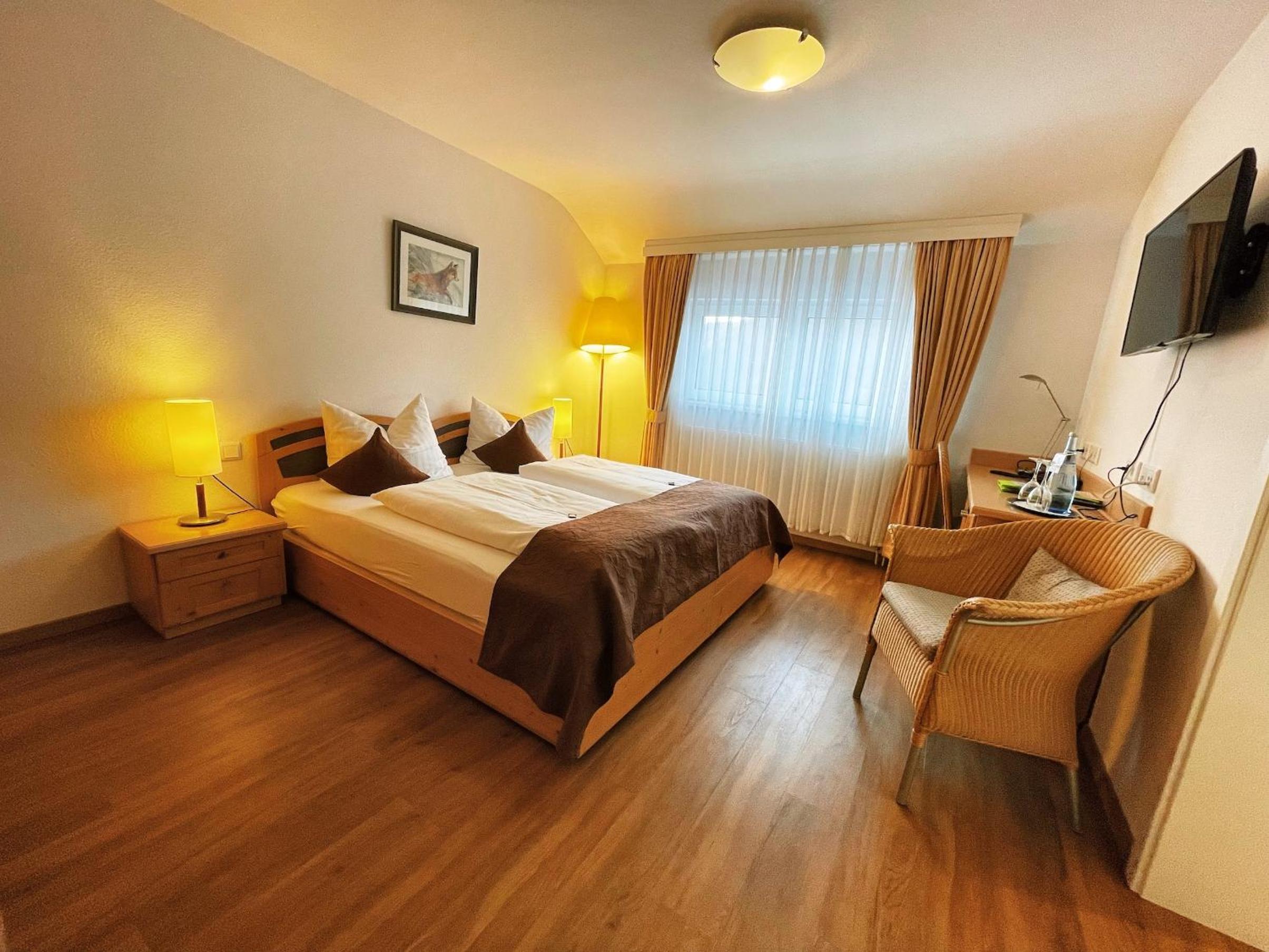 Double Room with Private Bathroom - Photo 2