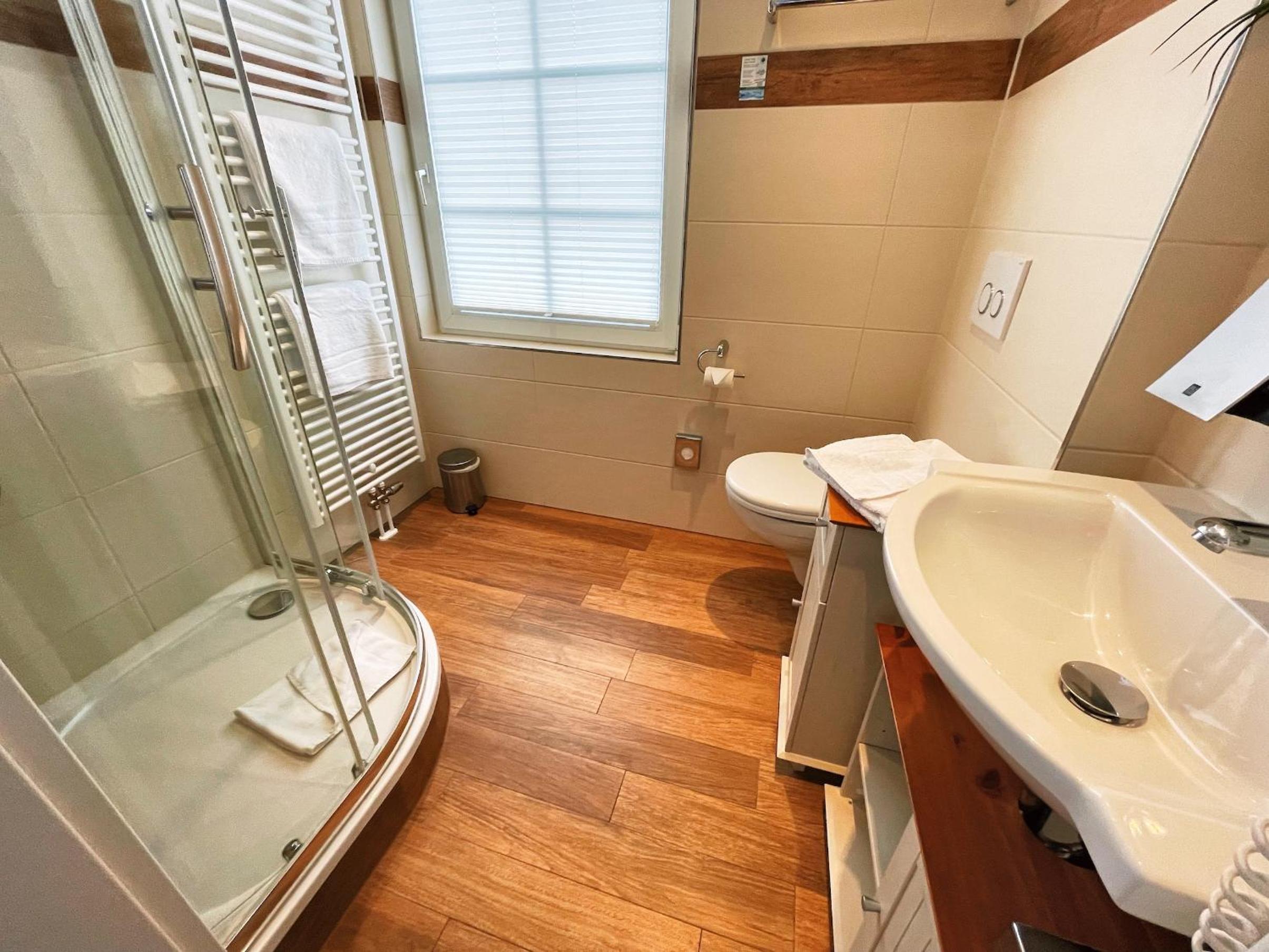 Double Room with Private Bathroom - Photo 4