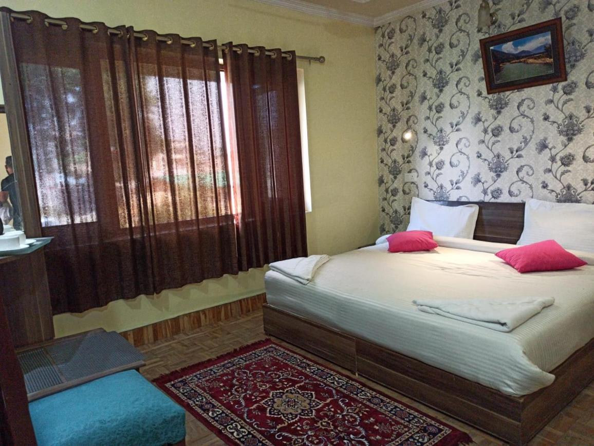 Deluxe King Room photo 2
