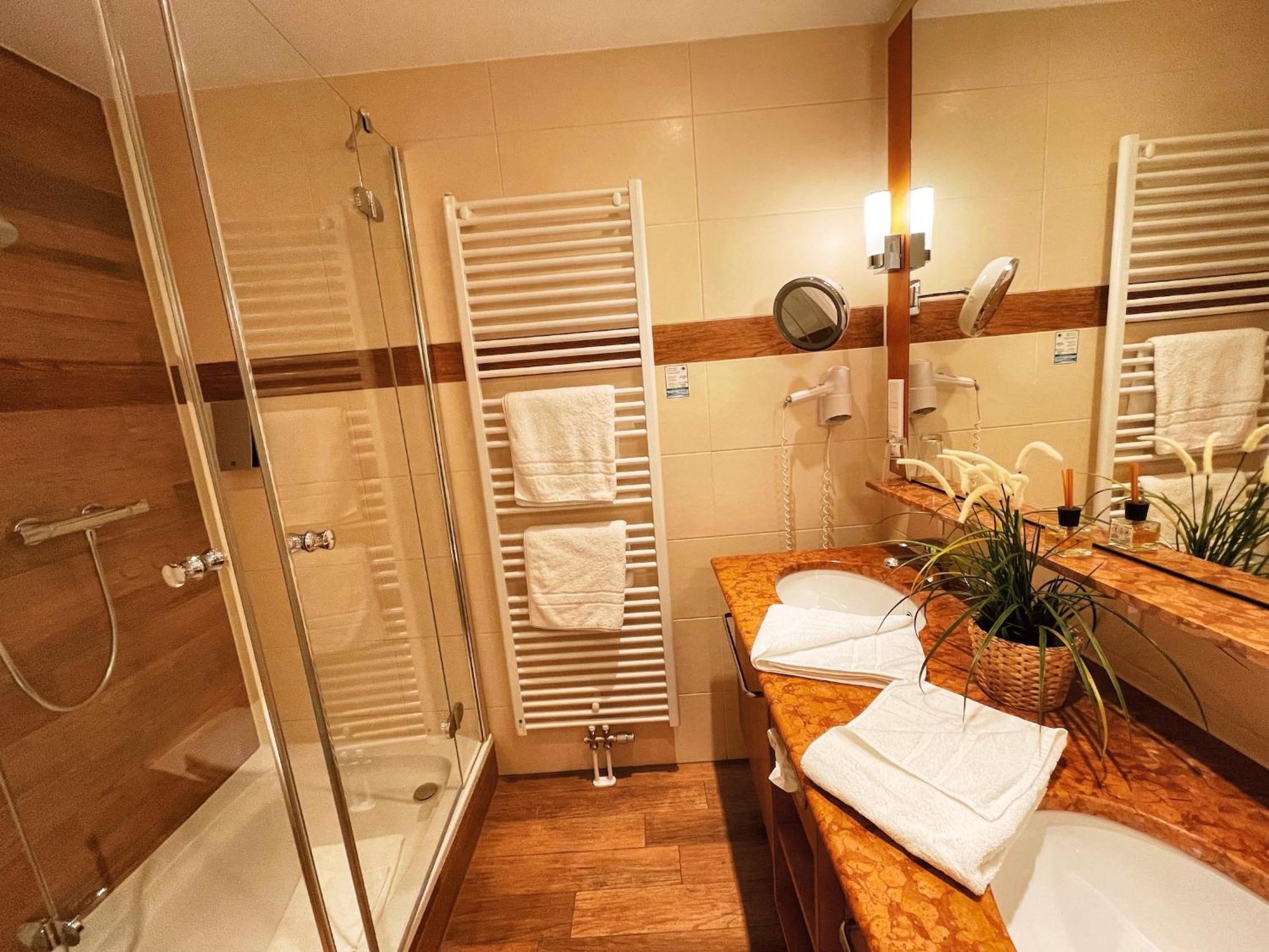 Double Room with Balcony - Photo 2