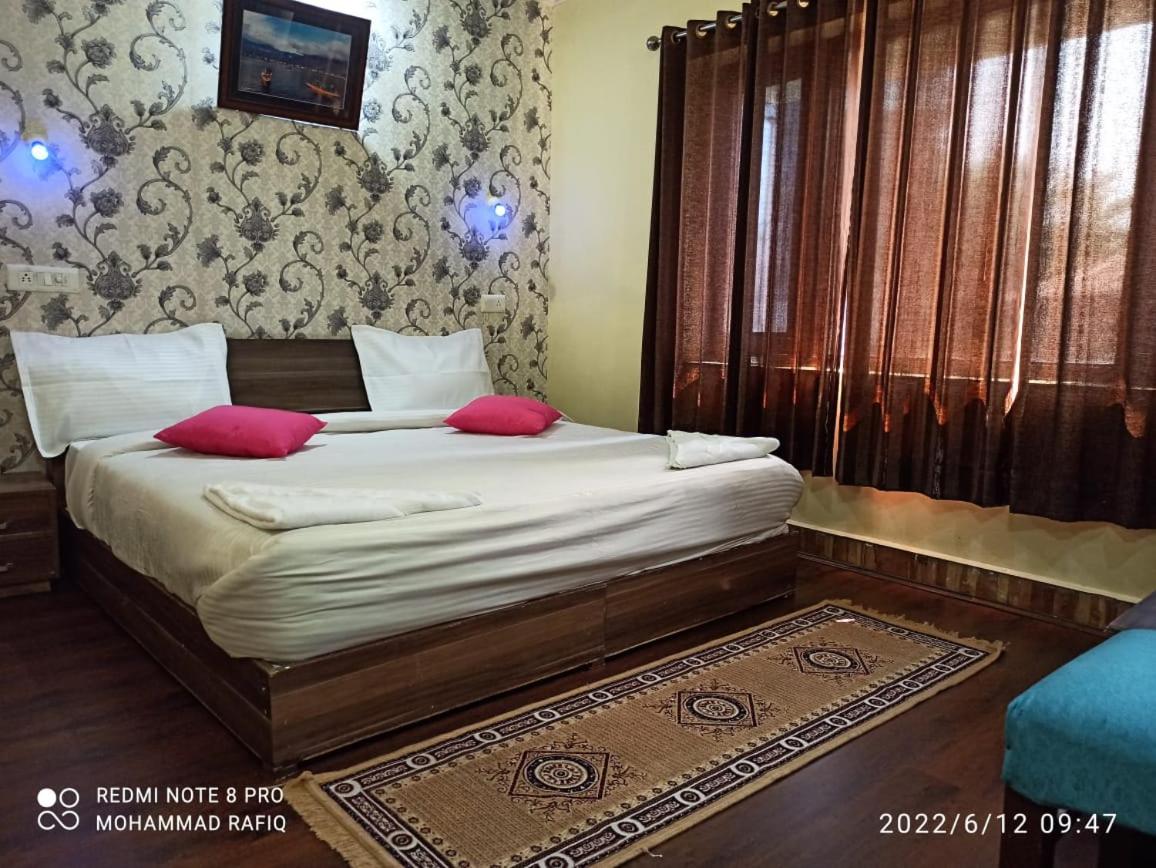 Deluxe King Room photo 3