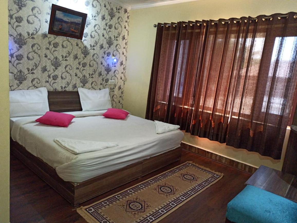 Deluxe King Room photo 3