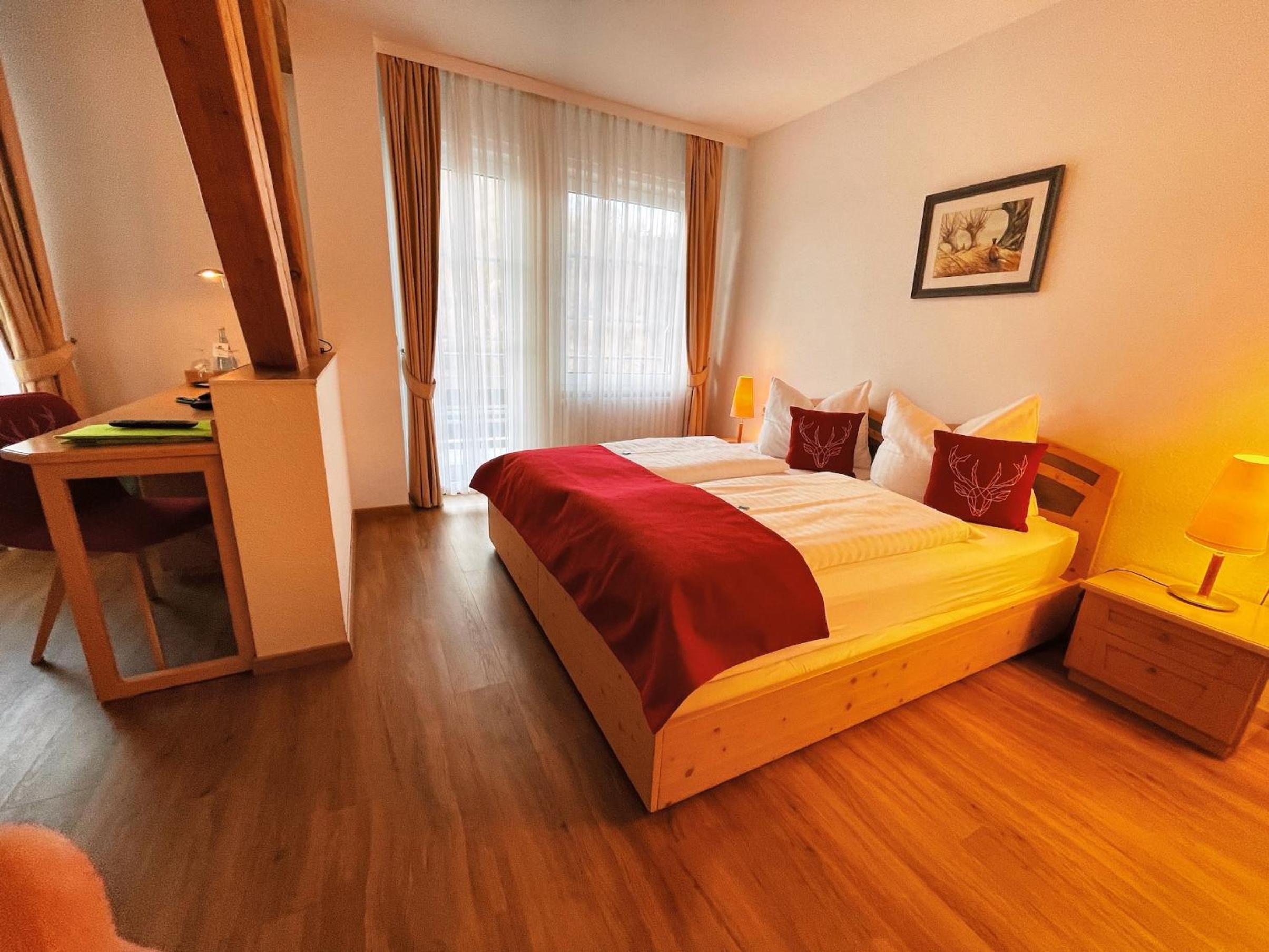 Double Room with Balcony - Photo 4