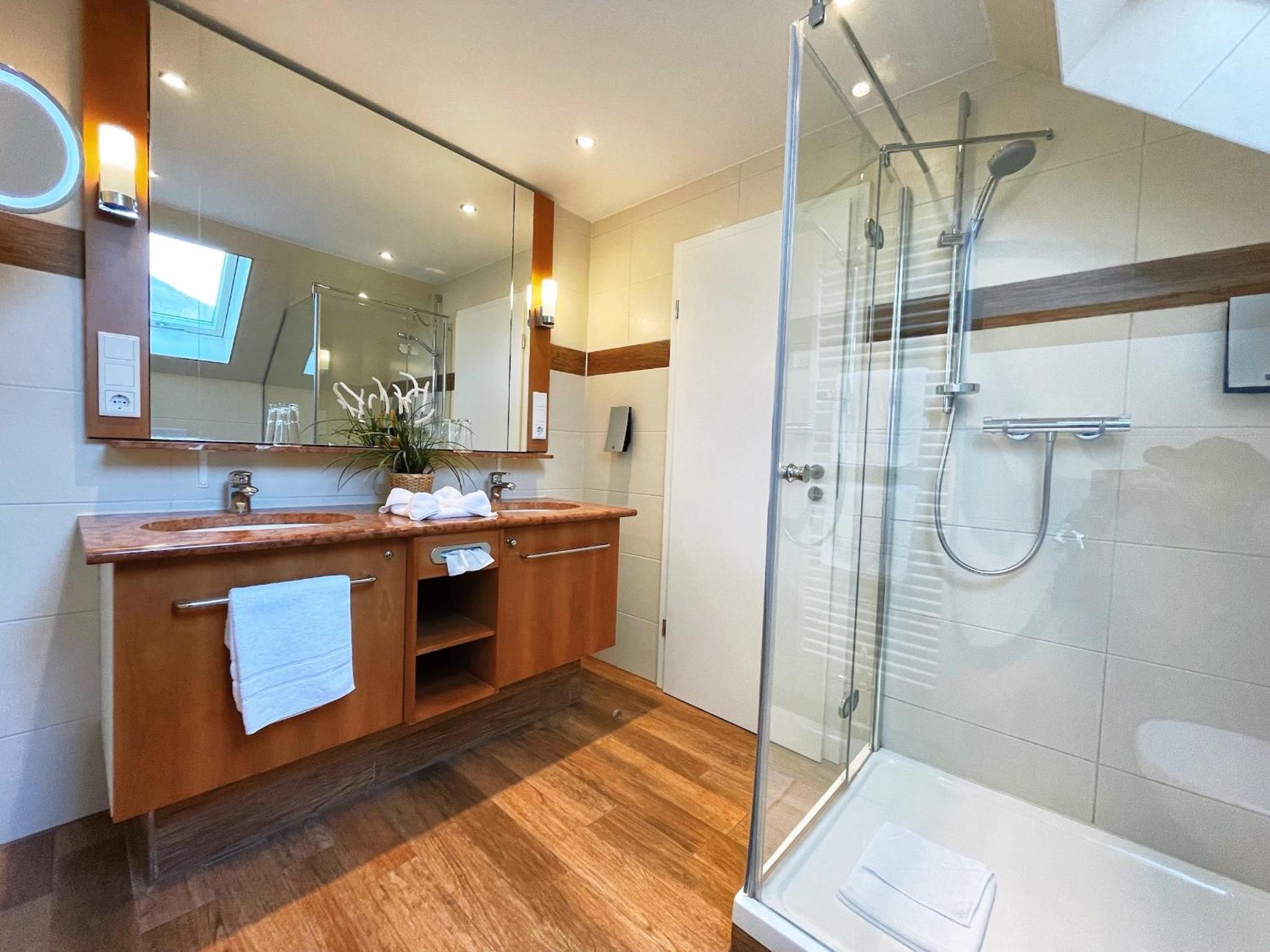 Double Room with Balcony - Photo 6