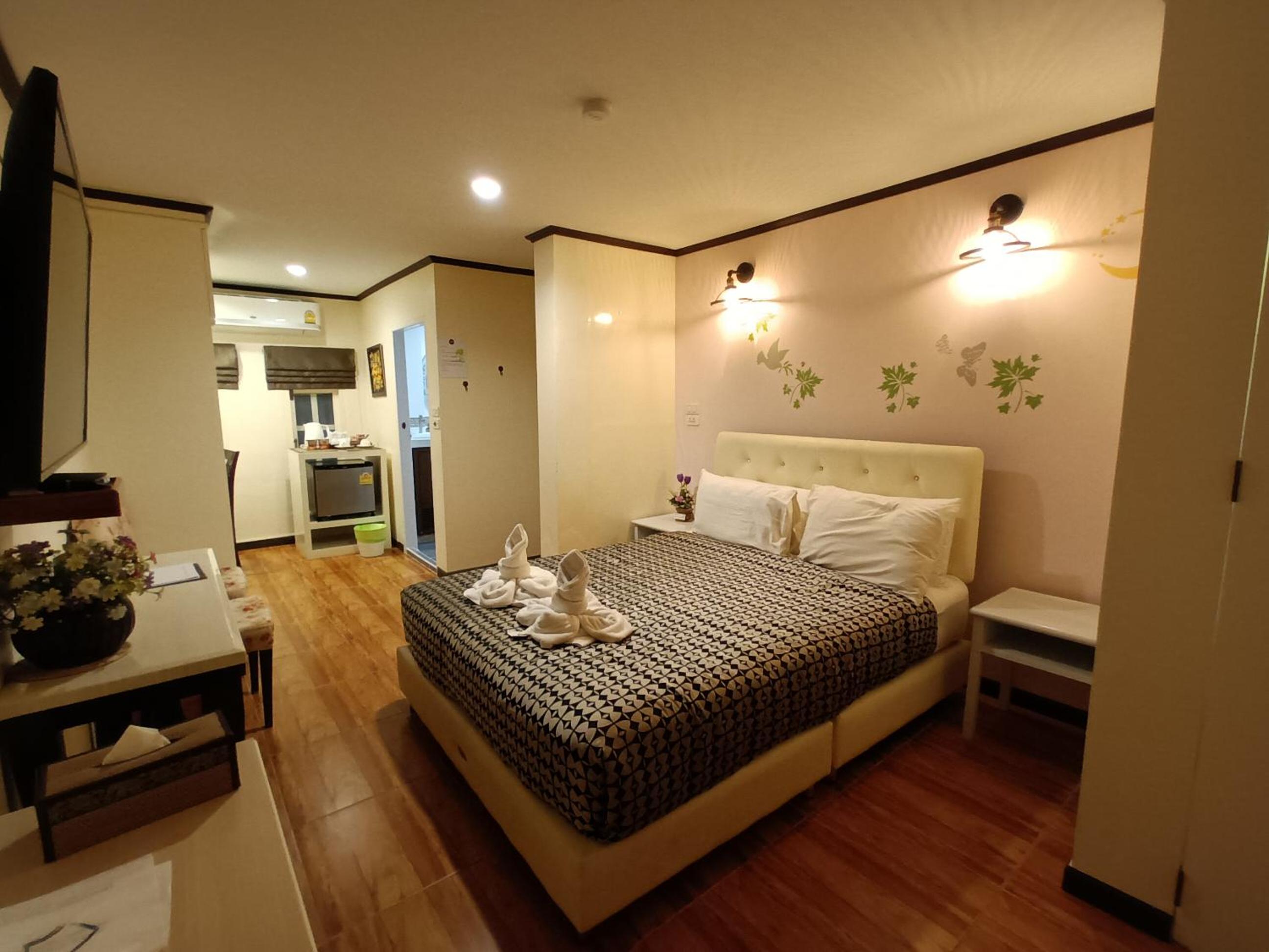 Deluxe King Room photo 2