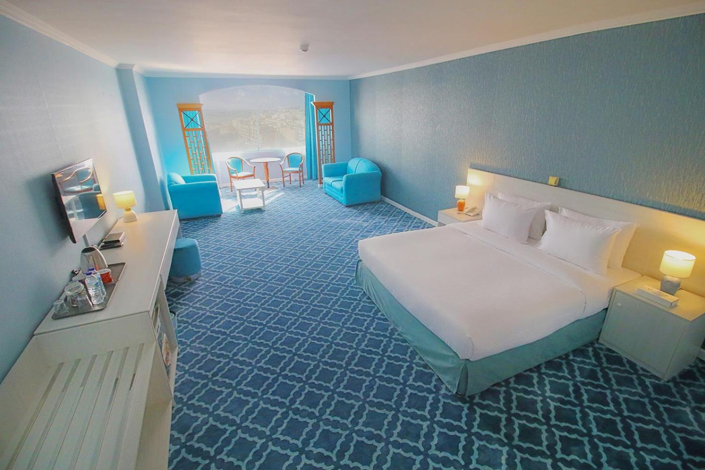 Grand Room with Creek & Heritage Views photo 1