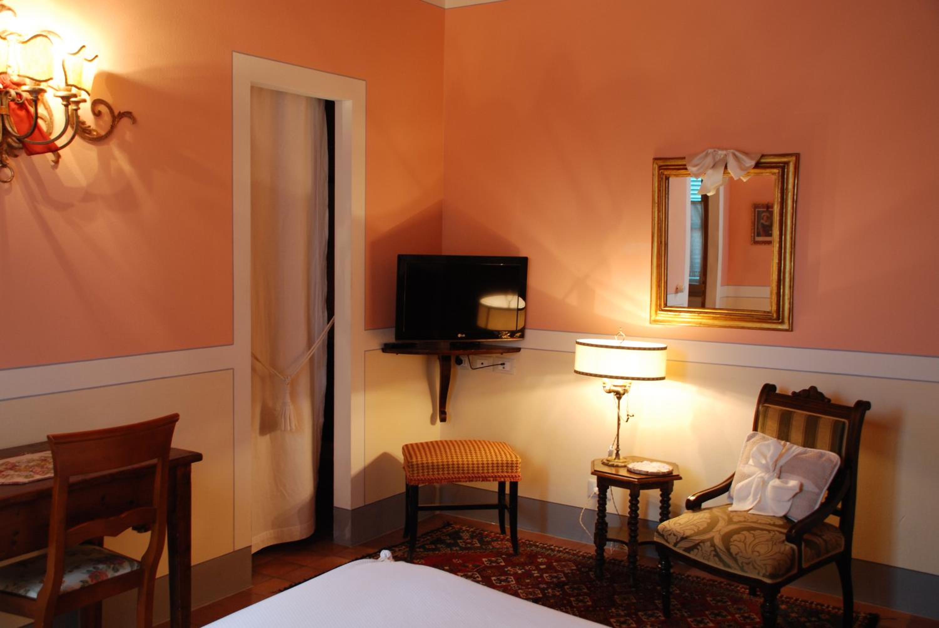 Double or Twin Room - Photo 31