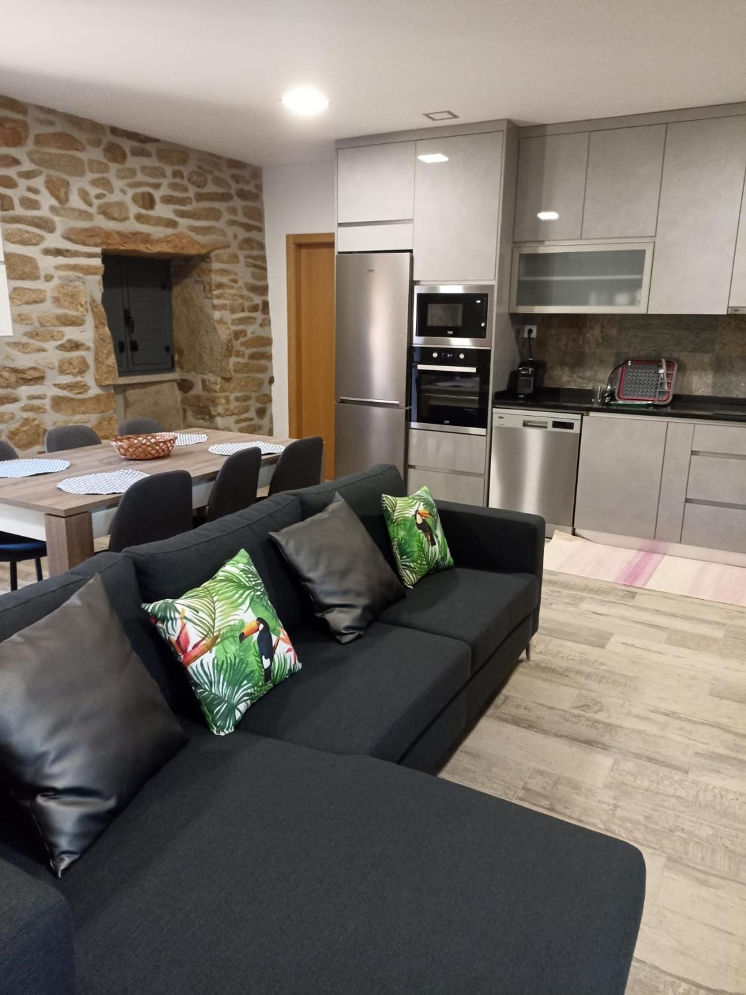 Two-Bedroom House - Photo 5