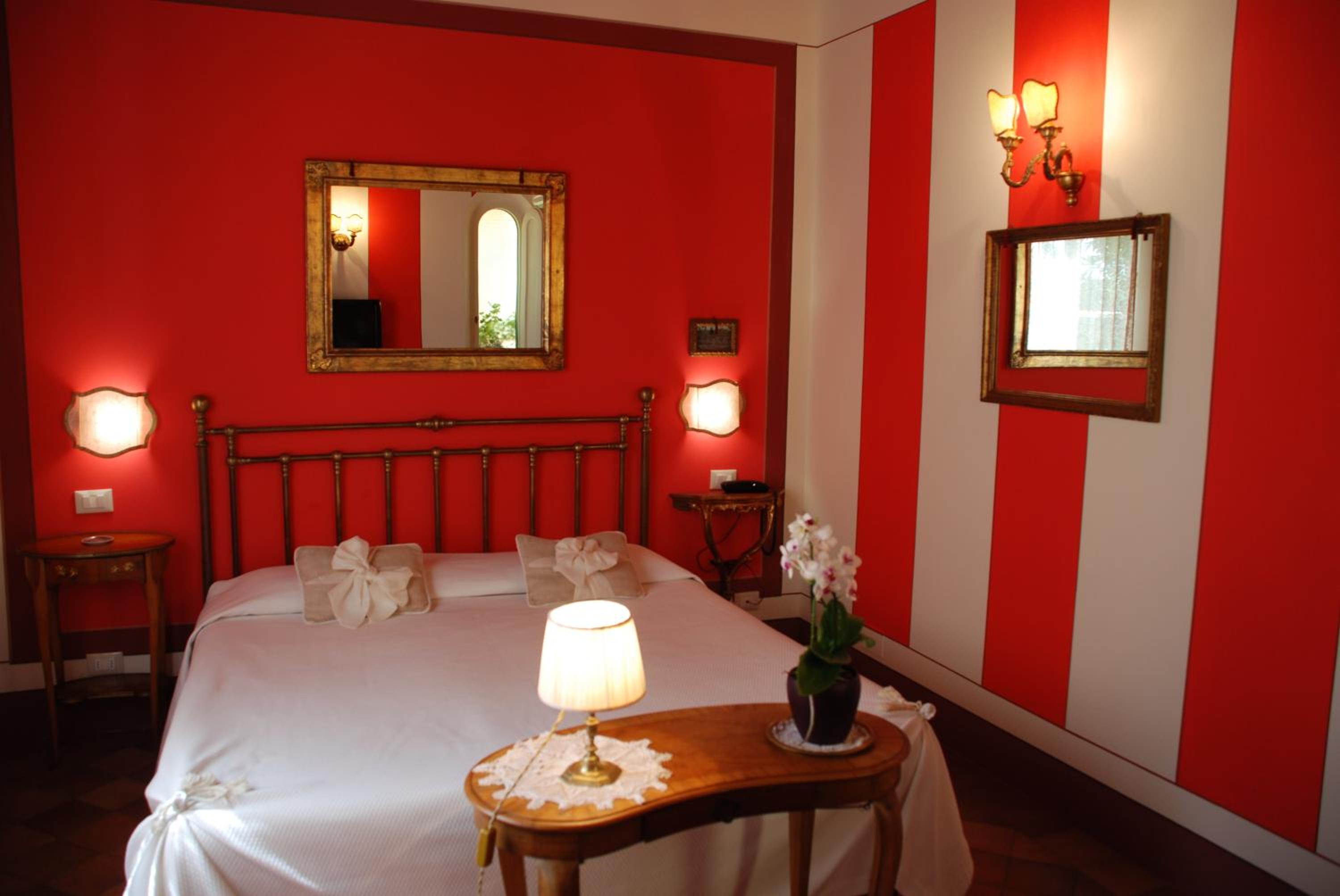 Double or Twin Room - Photo 10