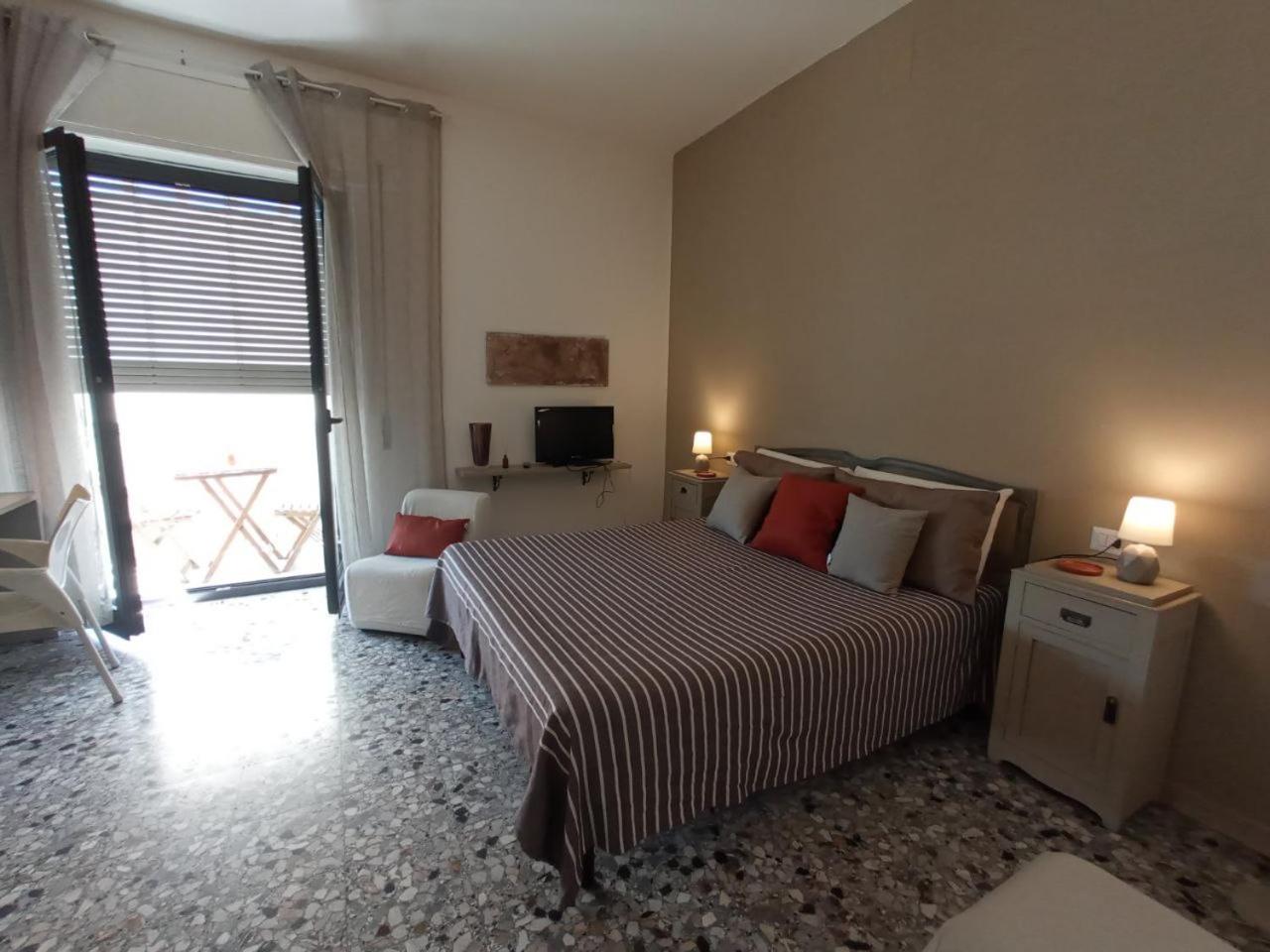 Camera King con terrazzo e bagno private esterno 