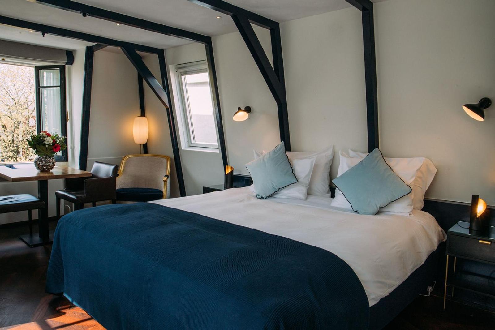 Classic Double or Twin Room with Canal View photo 2