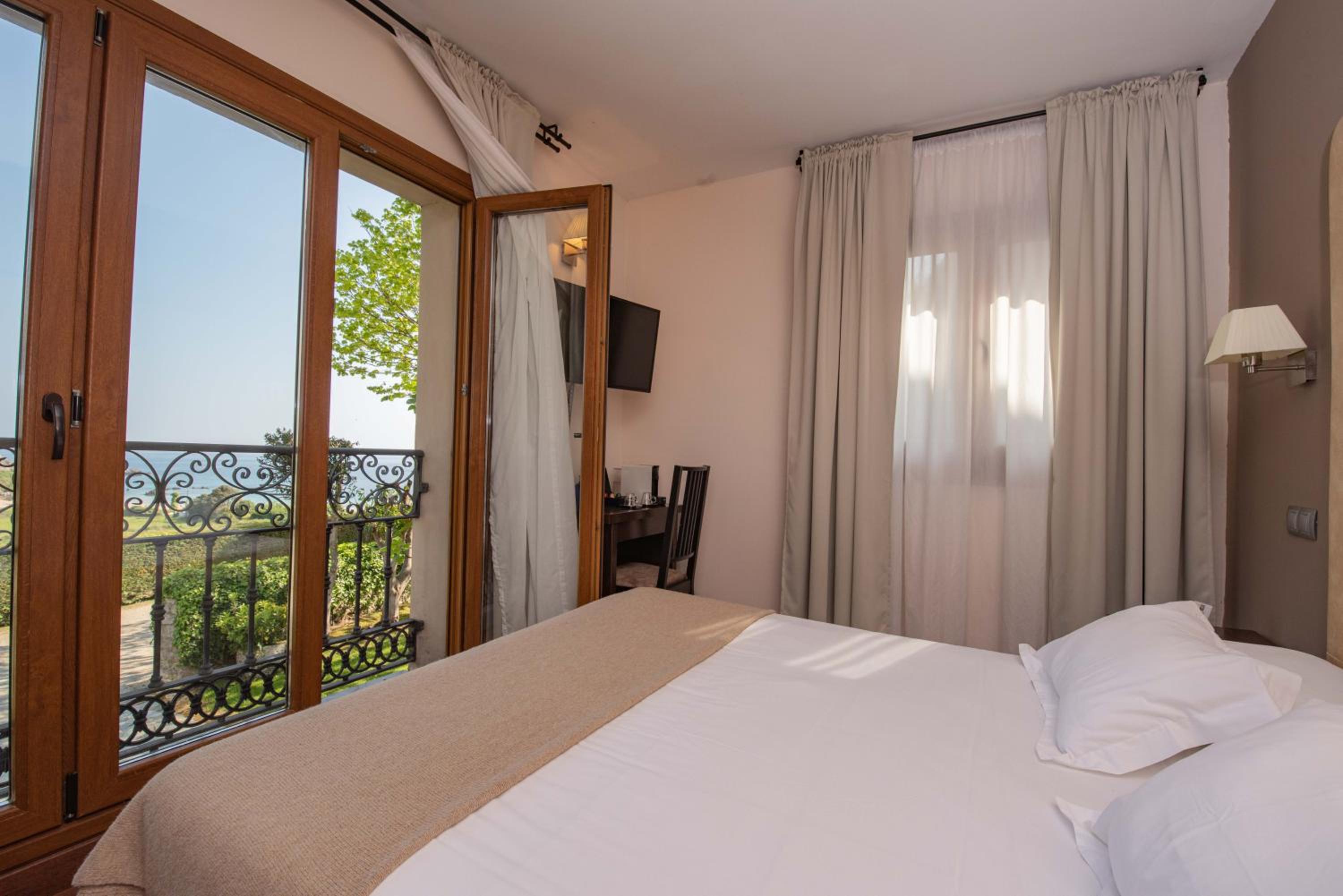 Double Room with Sea View photo 2