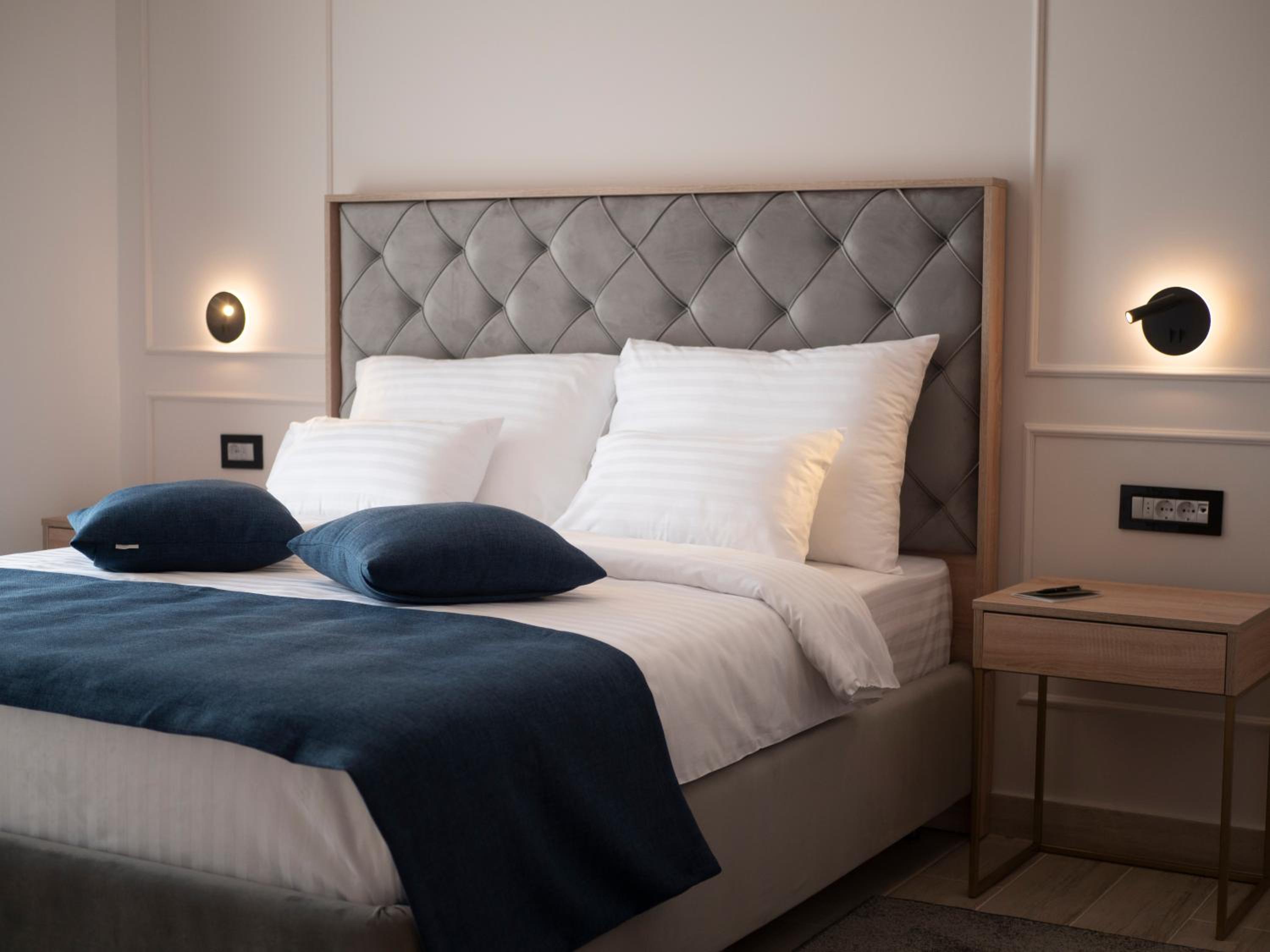 Deluxe Double Room - Photo 10