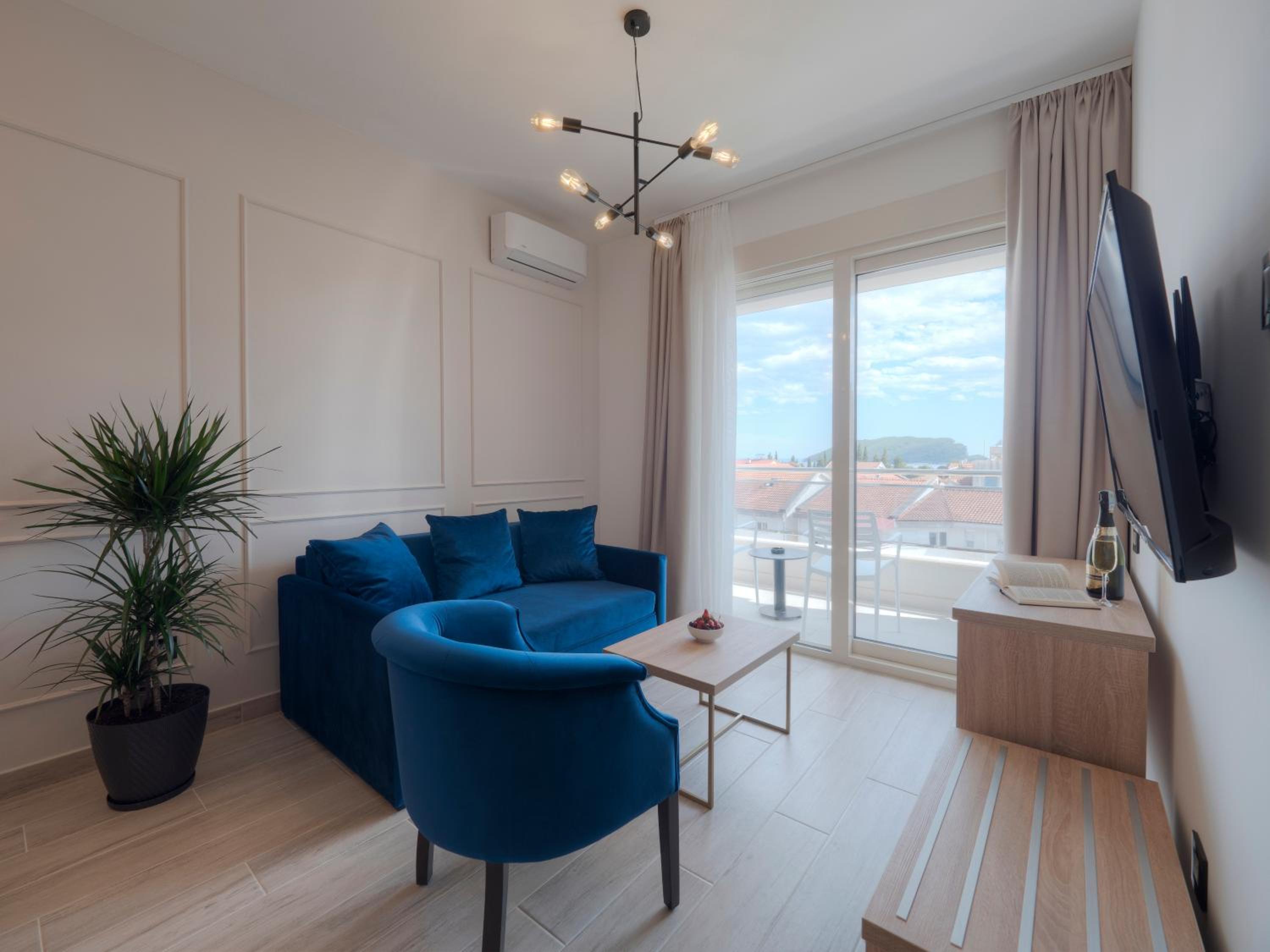 Premium Apartment - Photo 12
