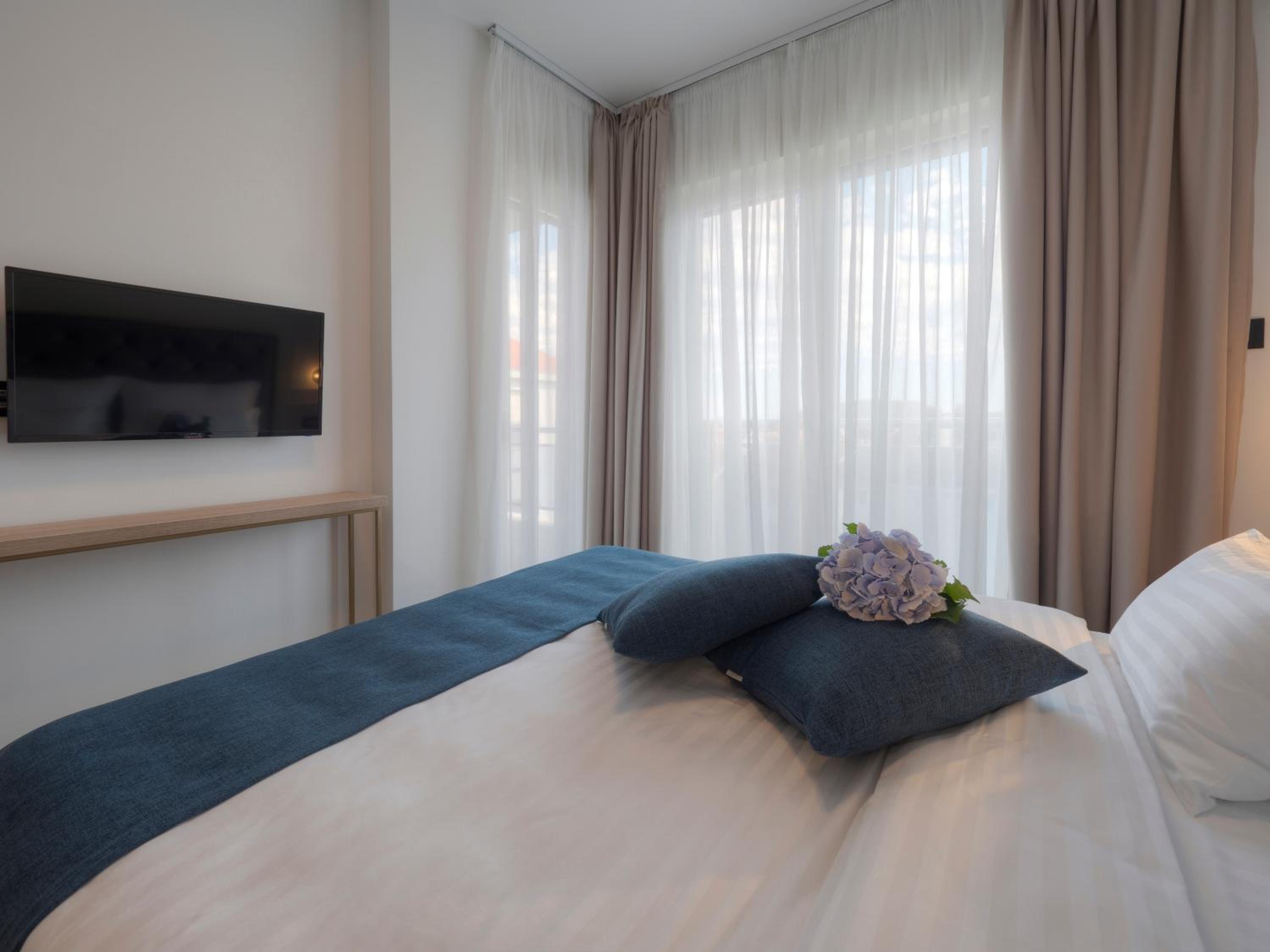 Premium Apartment - Photo 13