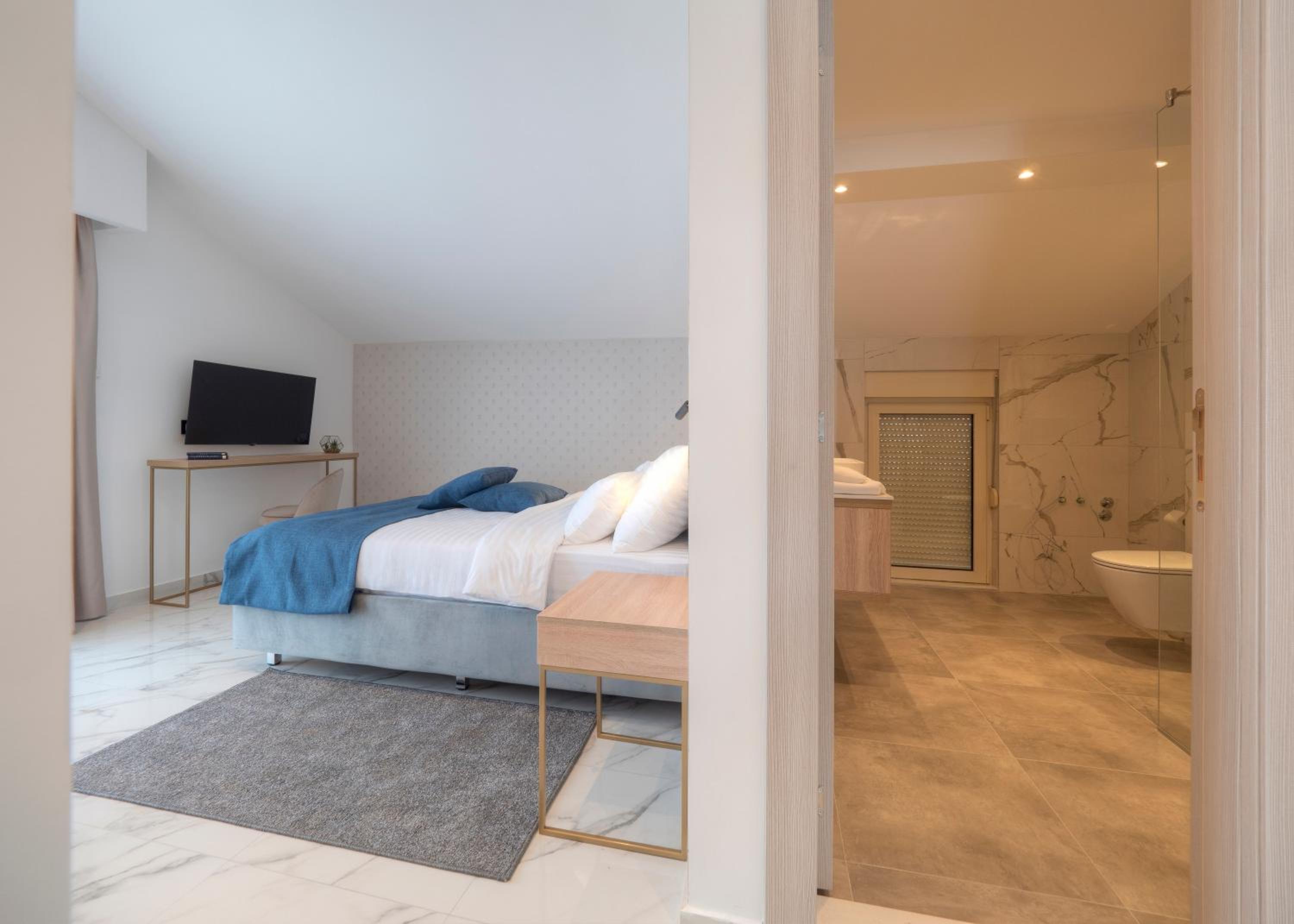 Penthouse Apartment - Photo 25