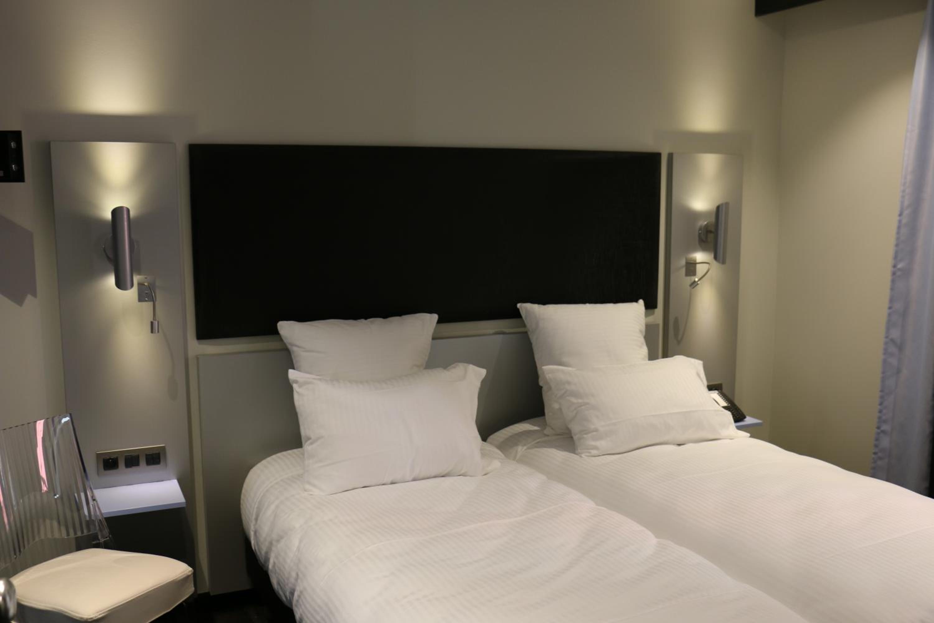 Superior Double Room with Two Single Beds and Balcony - Photo 2
