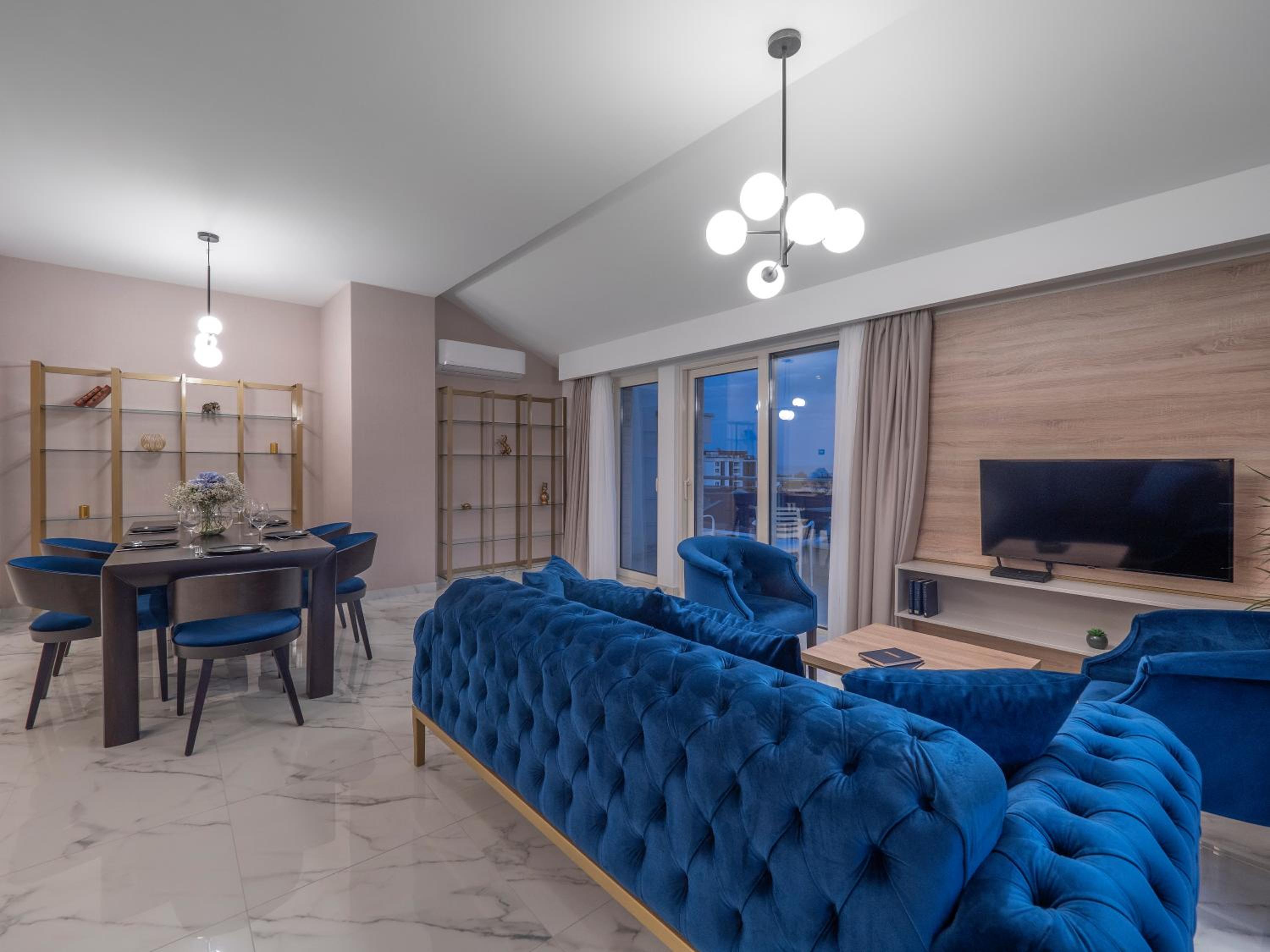 Penthouse Apartment - Photo 2