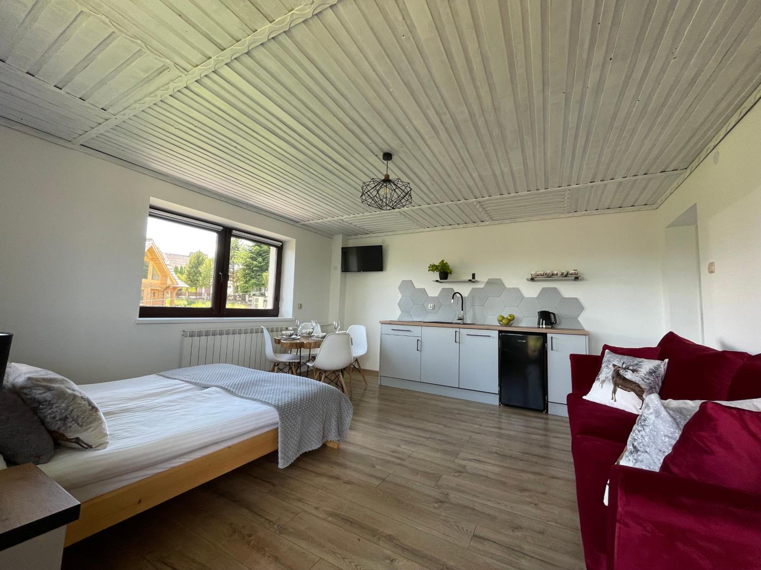 Apartment with Balcony - Photo 12