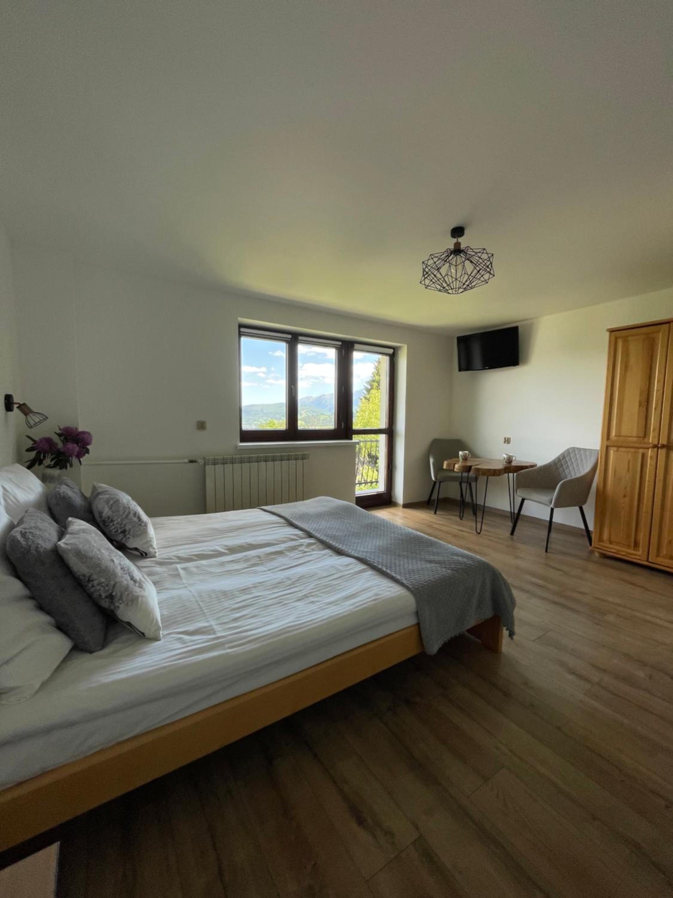 Apartment with Balcony - Photo 14
