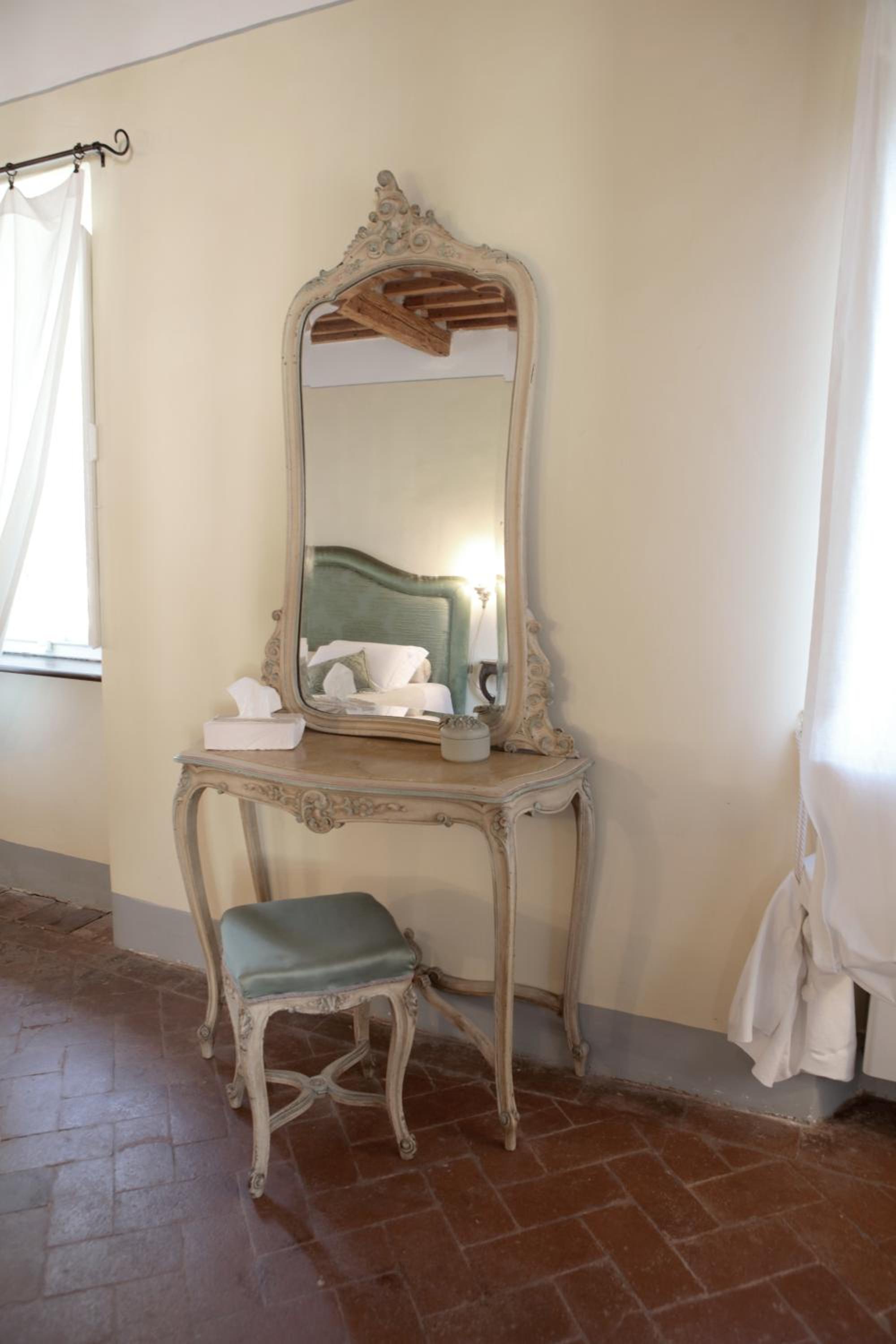Deluxe King Suite - Photo 5