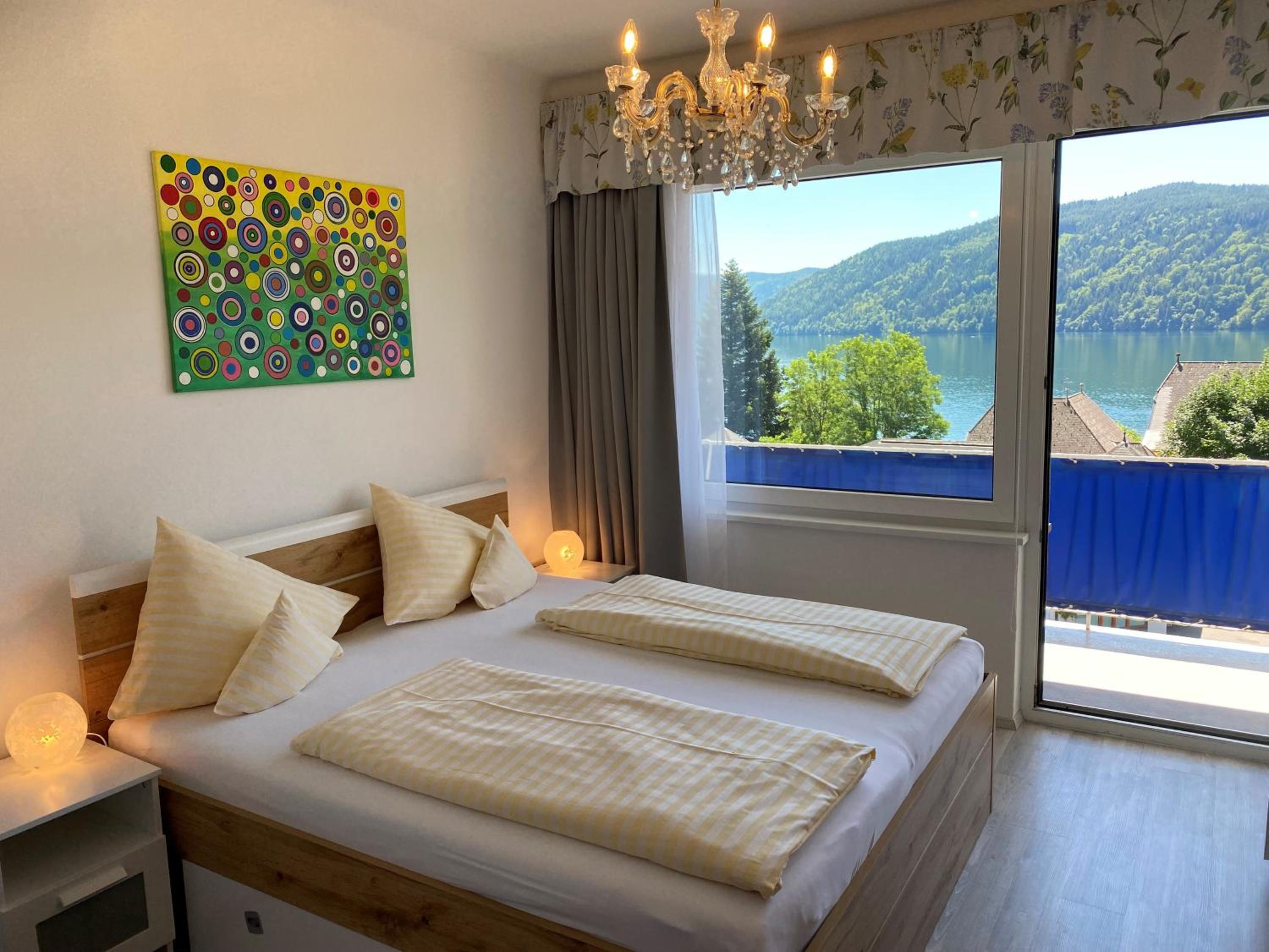 Double Room with Balcony and Lake View - Photo 4