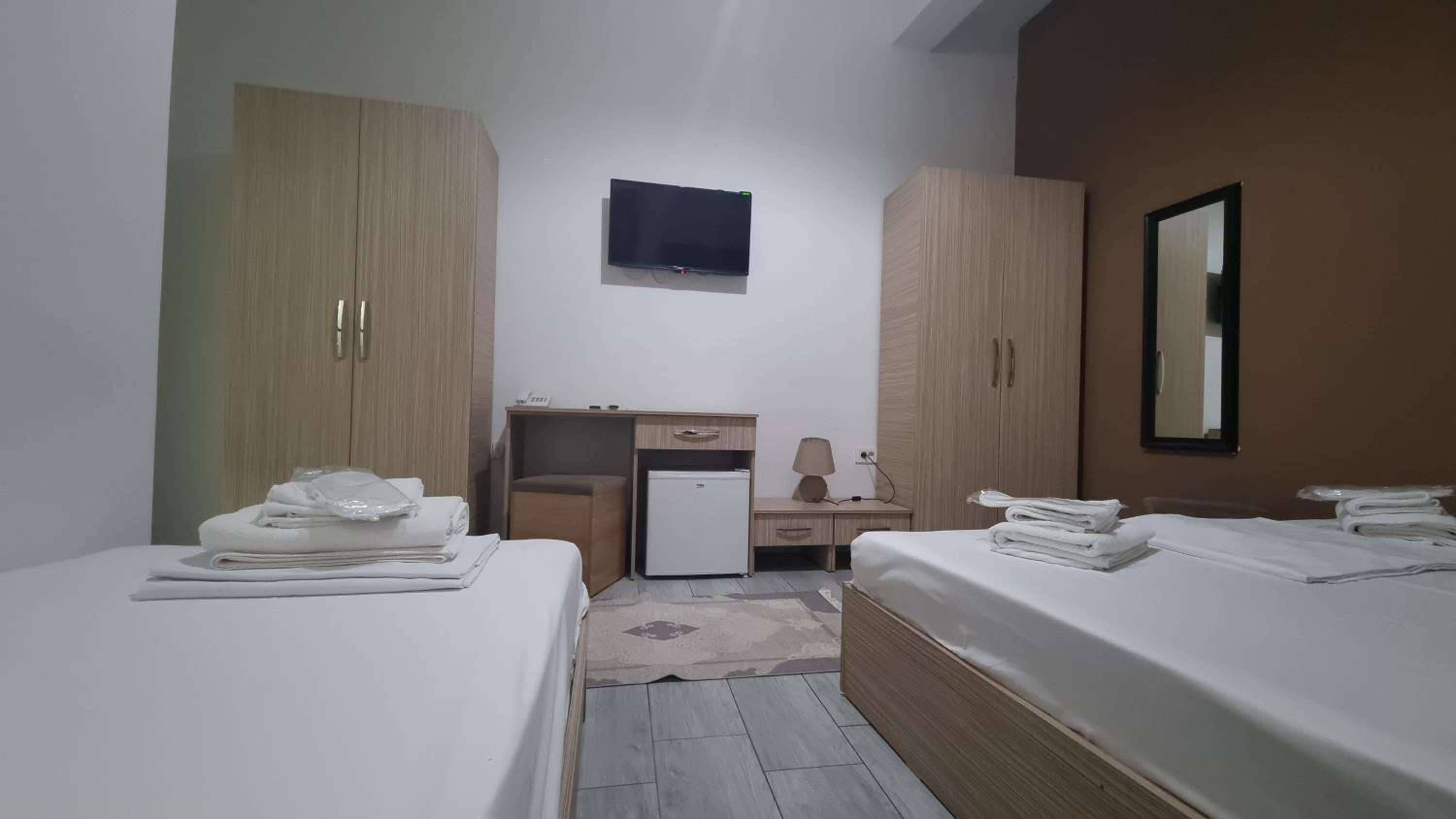 Deluxe Double Room with Extra Bed photo 3