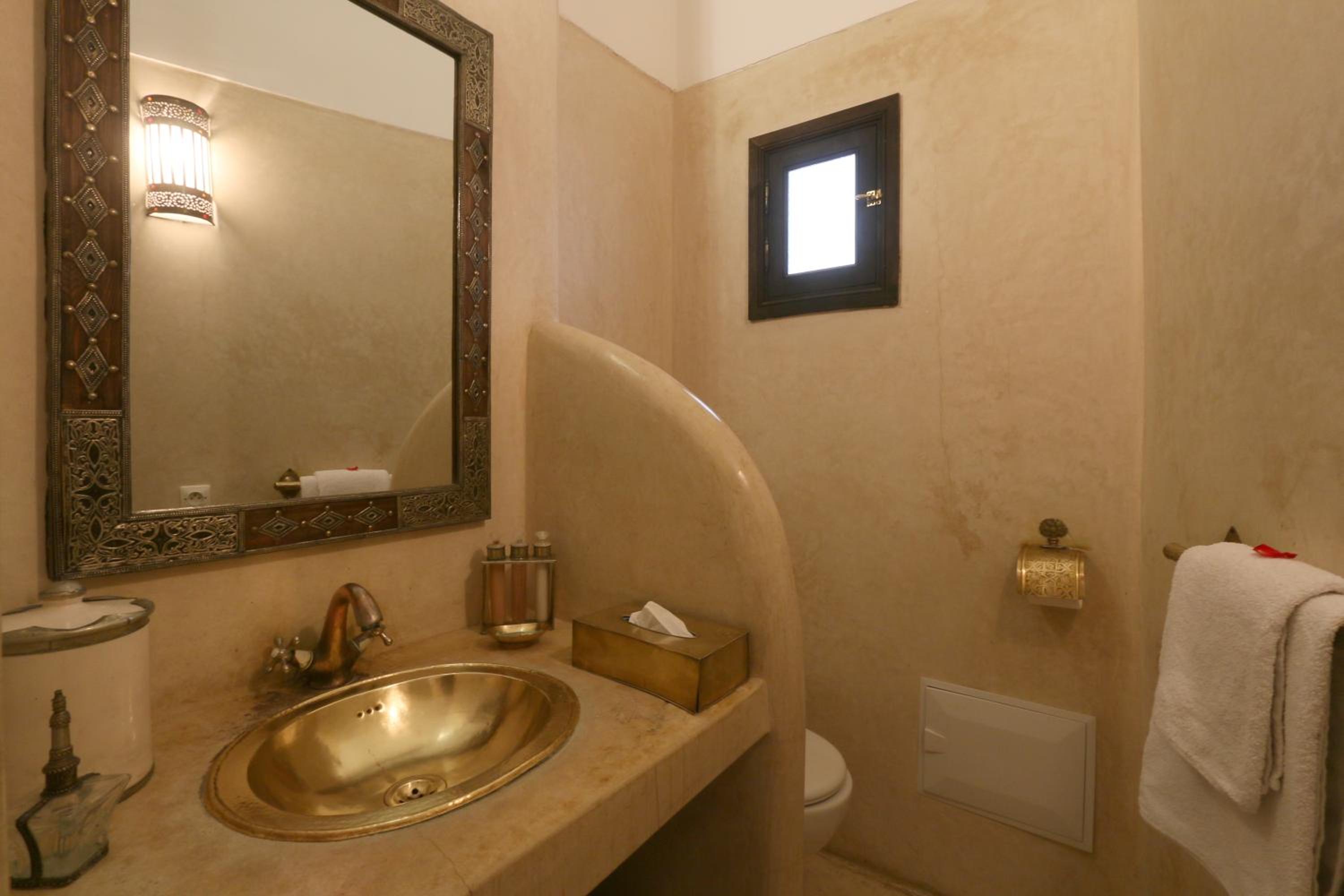Deluxe Double or Twin Room - Photo 7