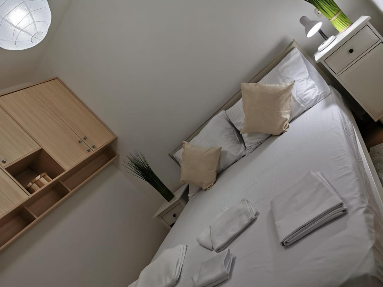 One-Bedroom Apartment - Photo 7