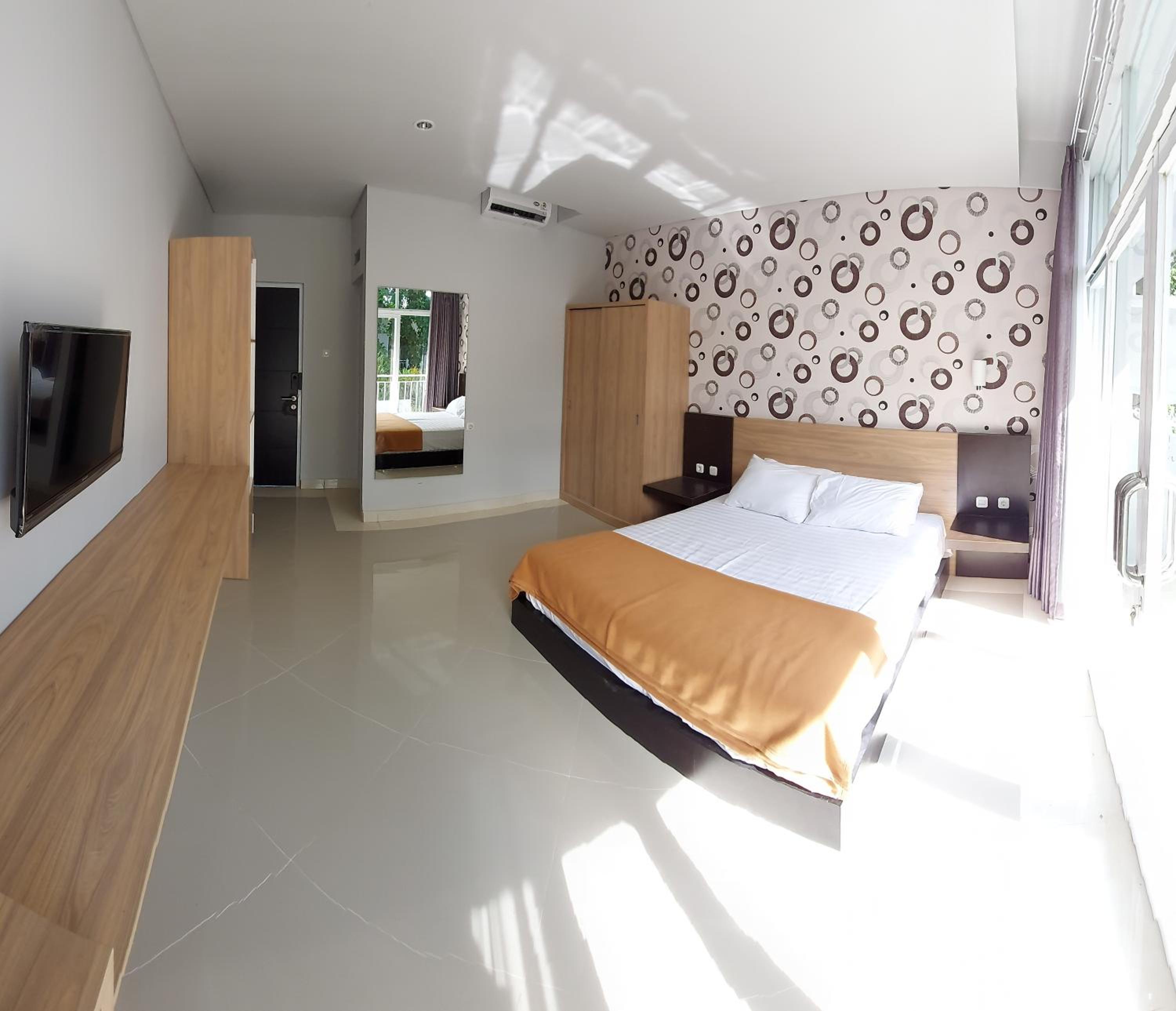 Standard Queen Room photo 2