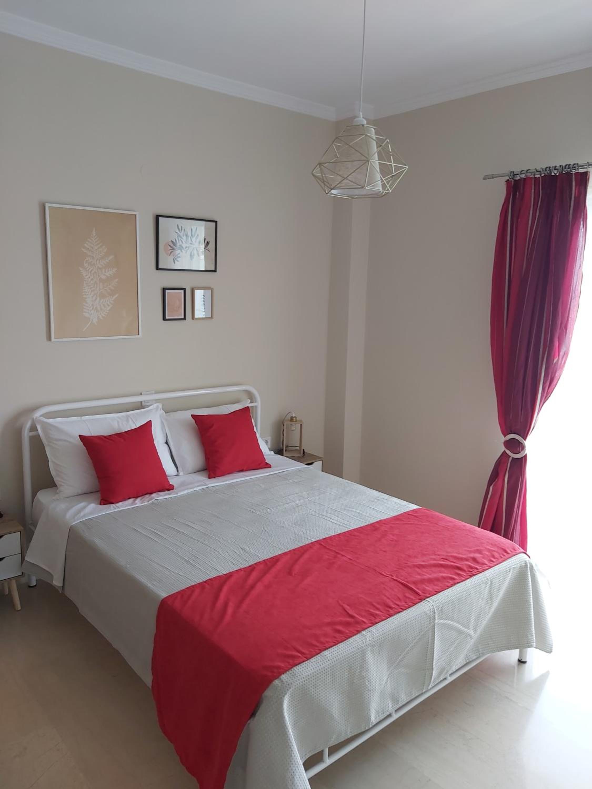 One-Bedroom Apartment photo 1