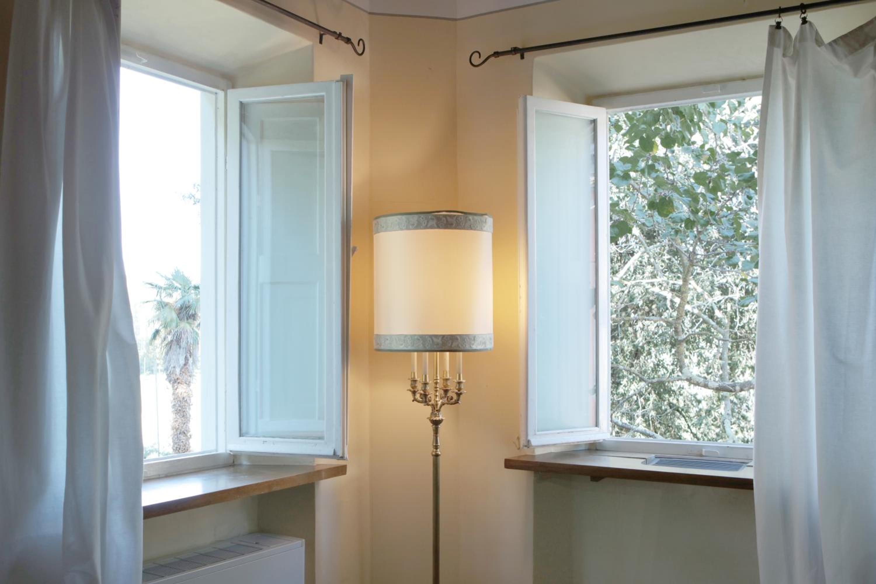 Deluxe King Suite - Photo 9