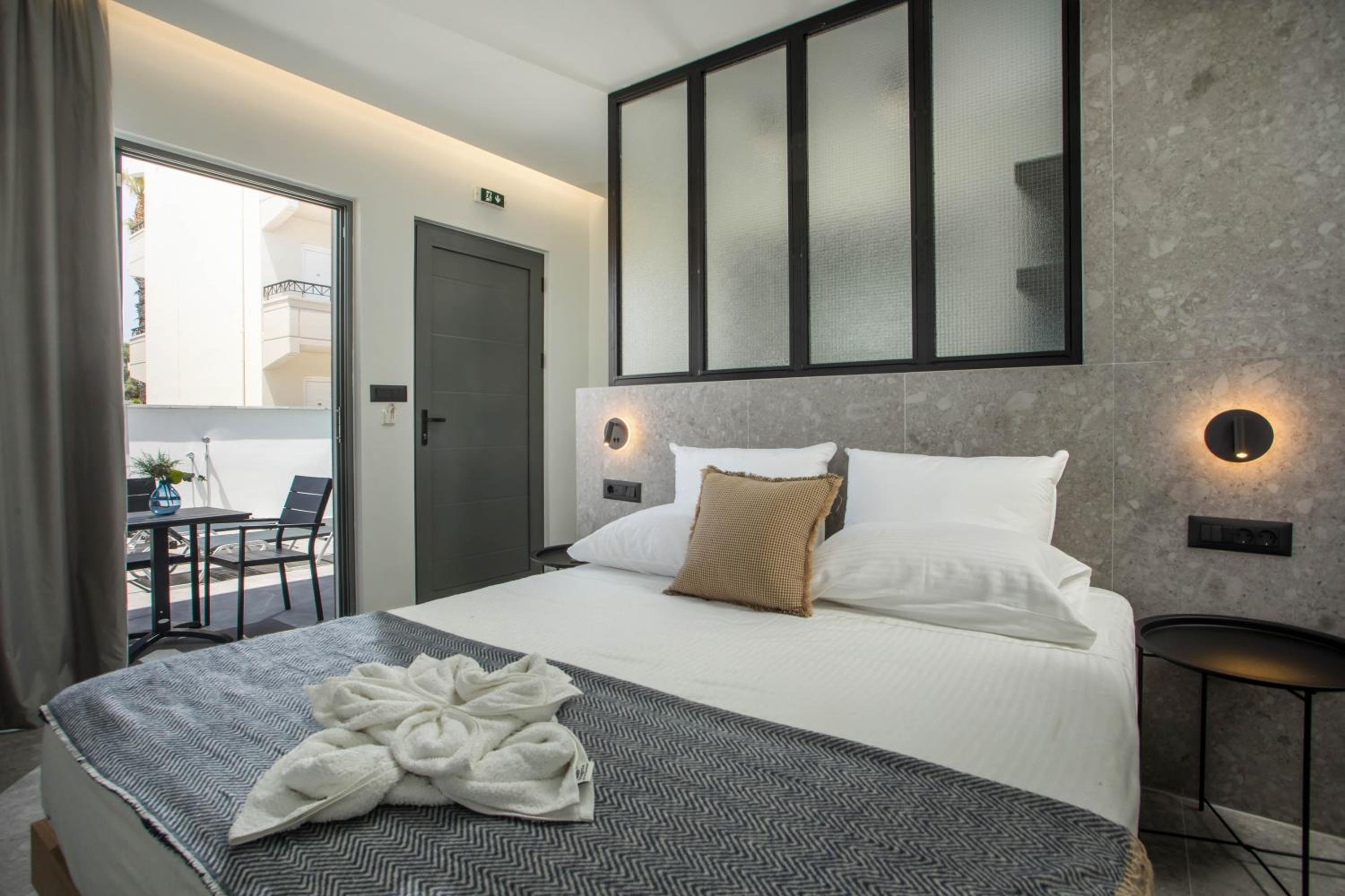 Executive Suite - Photo 3