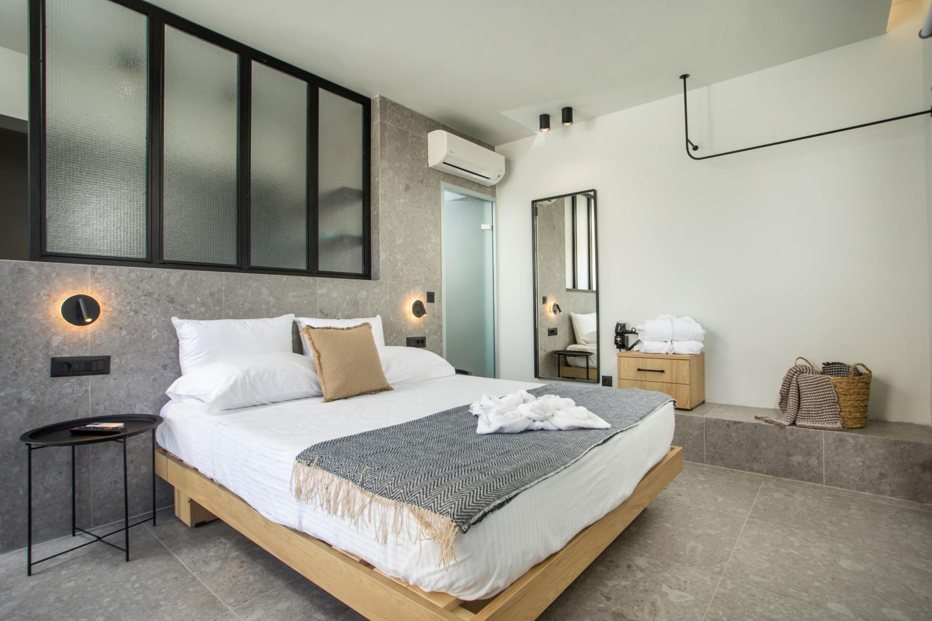Executive Suite - Photo 1