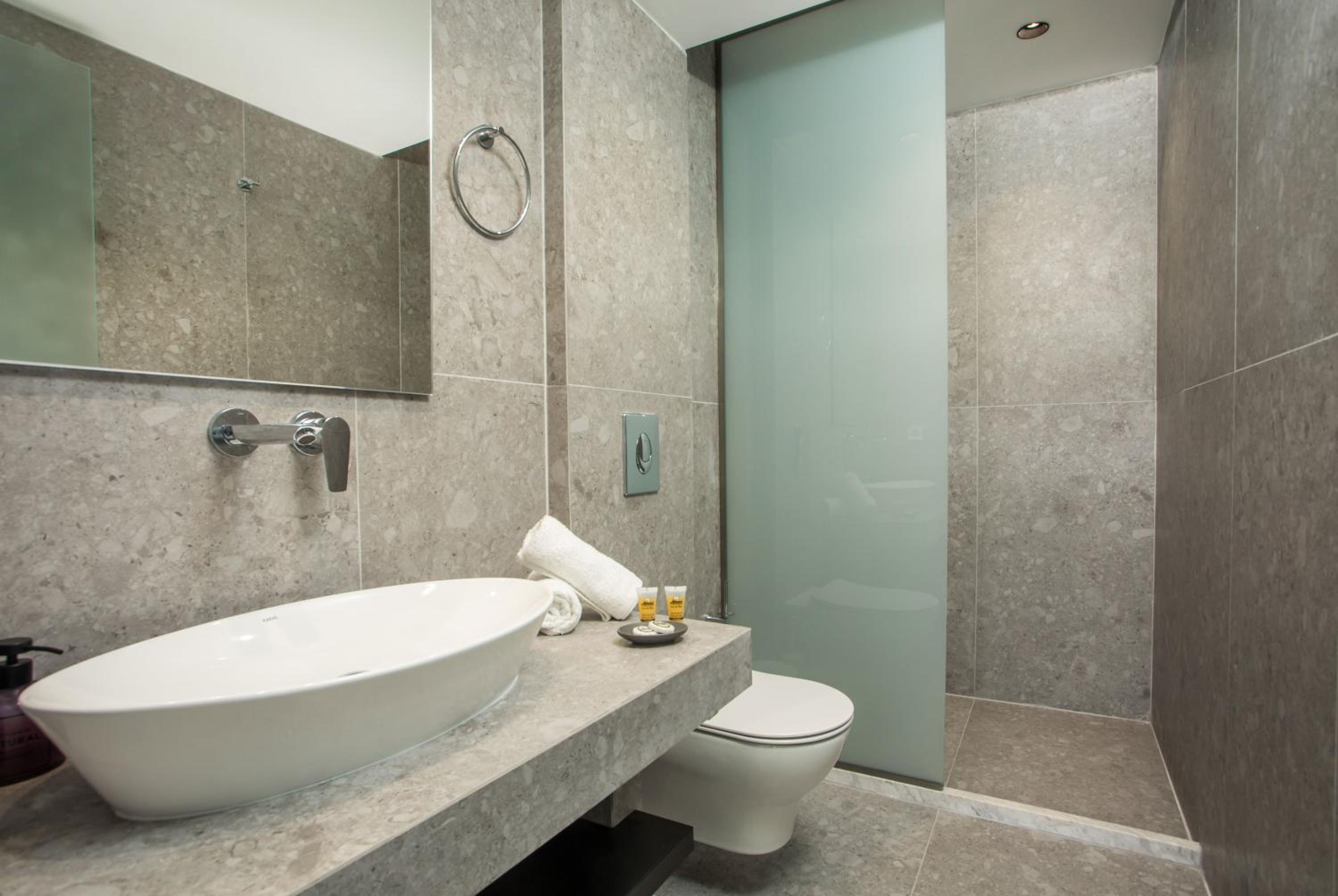 Executive Suite - Photo 6