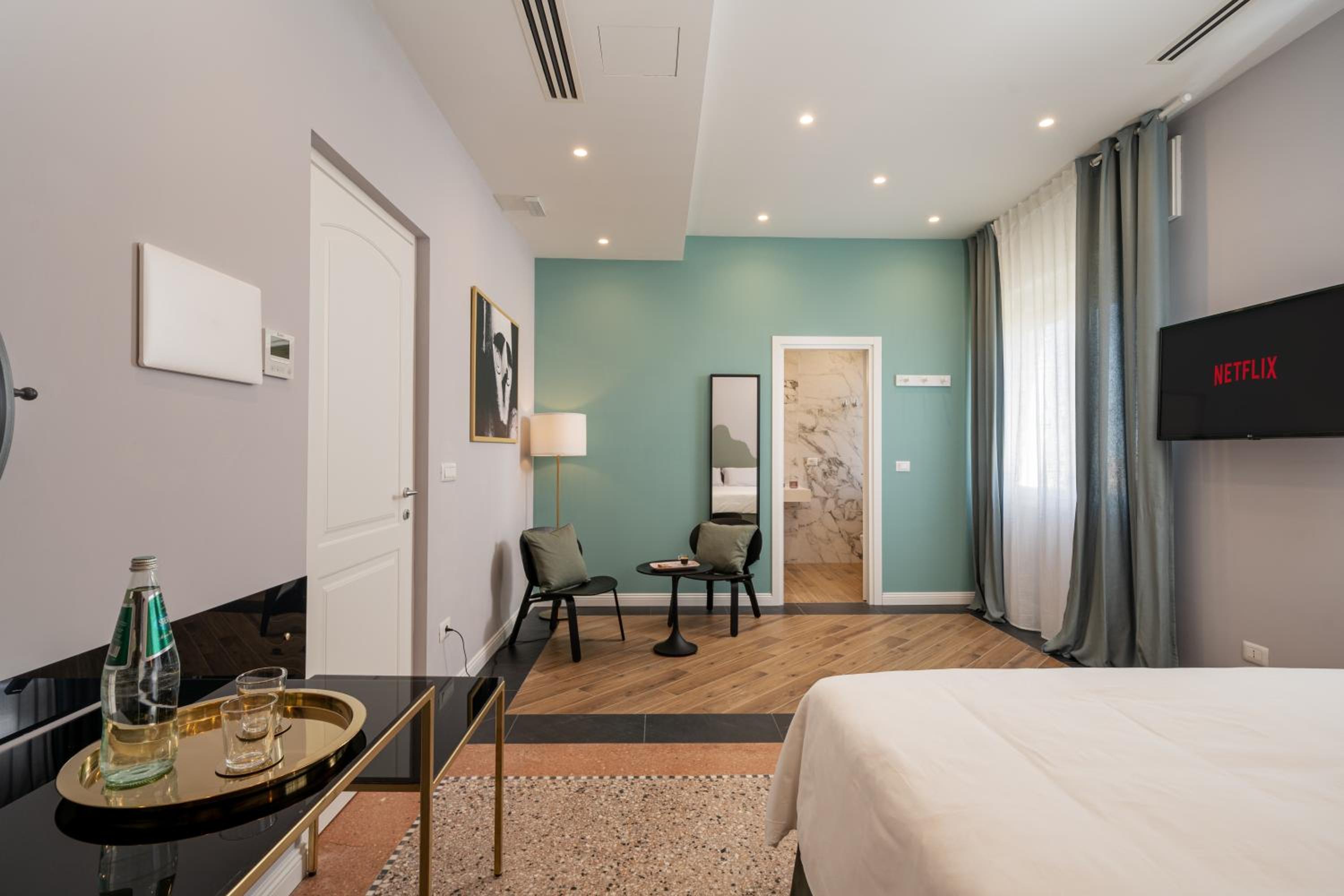 Quadruple Room with Private Bathroom photo 2