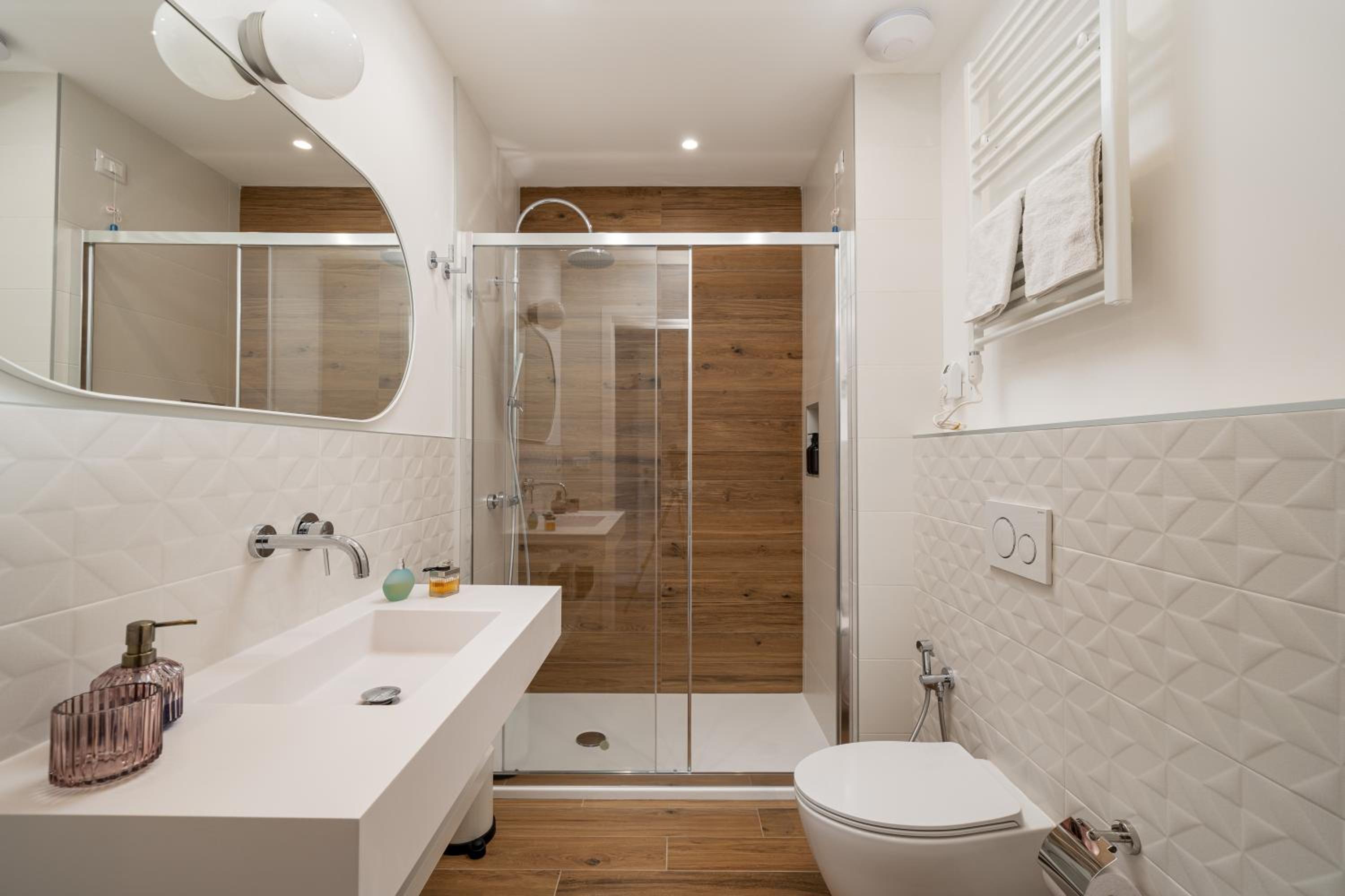 Double or Twin Room with Private Bathroom photo 3
