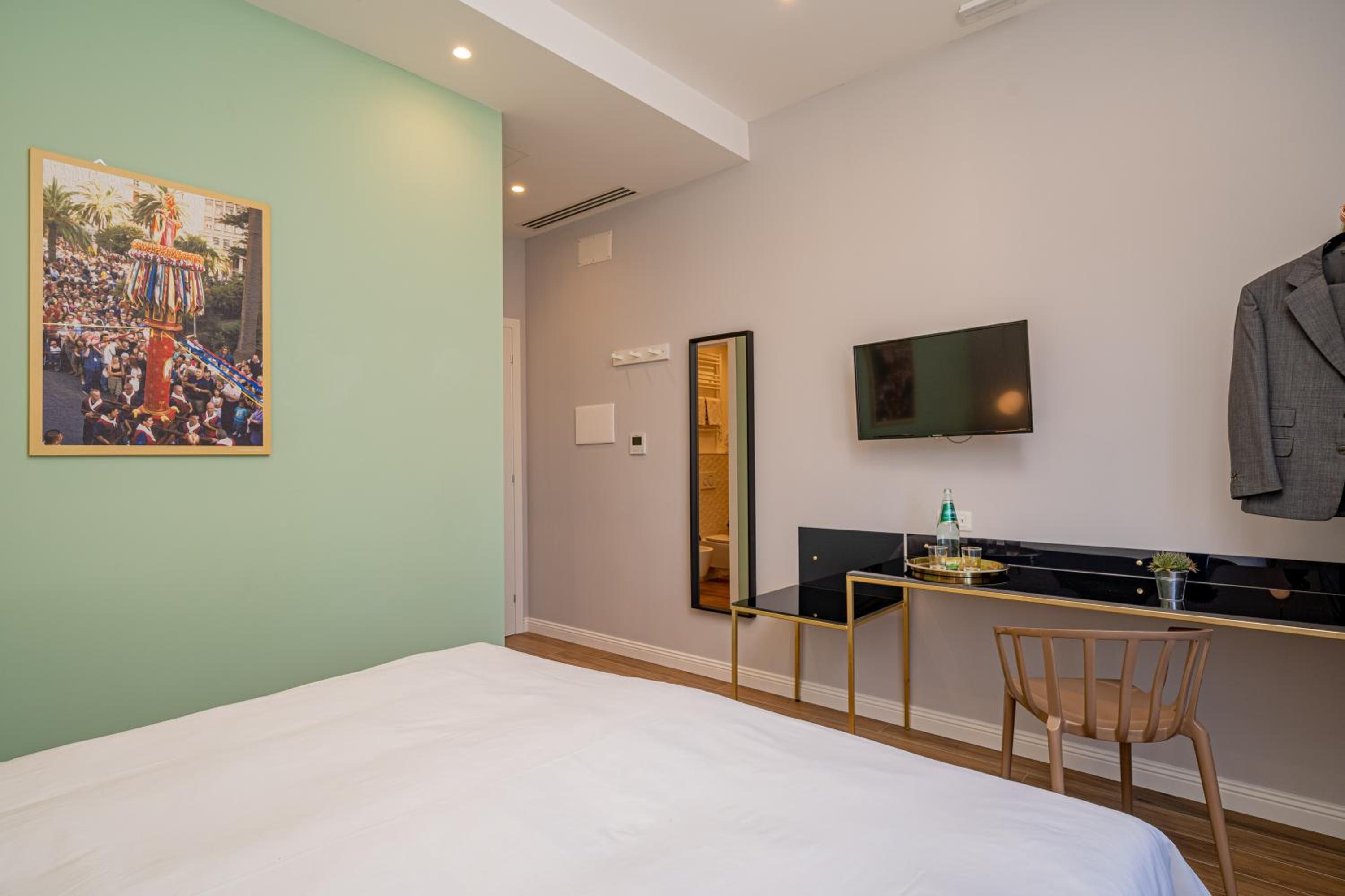 Double or Twin Room with Private Bathroom photo 2
