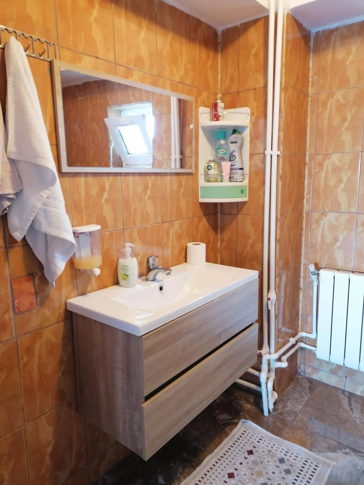Double Room with Shared Bathroom photo 2