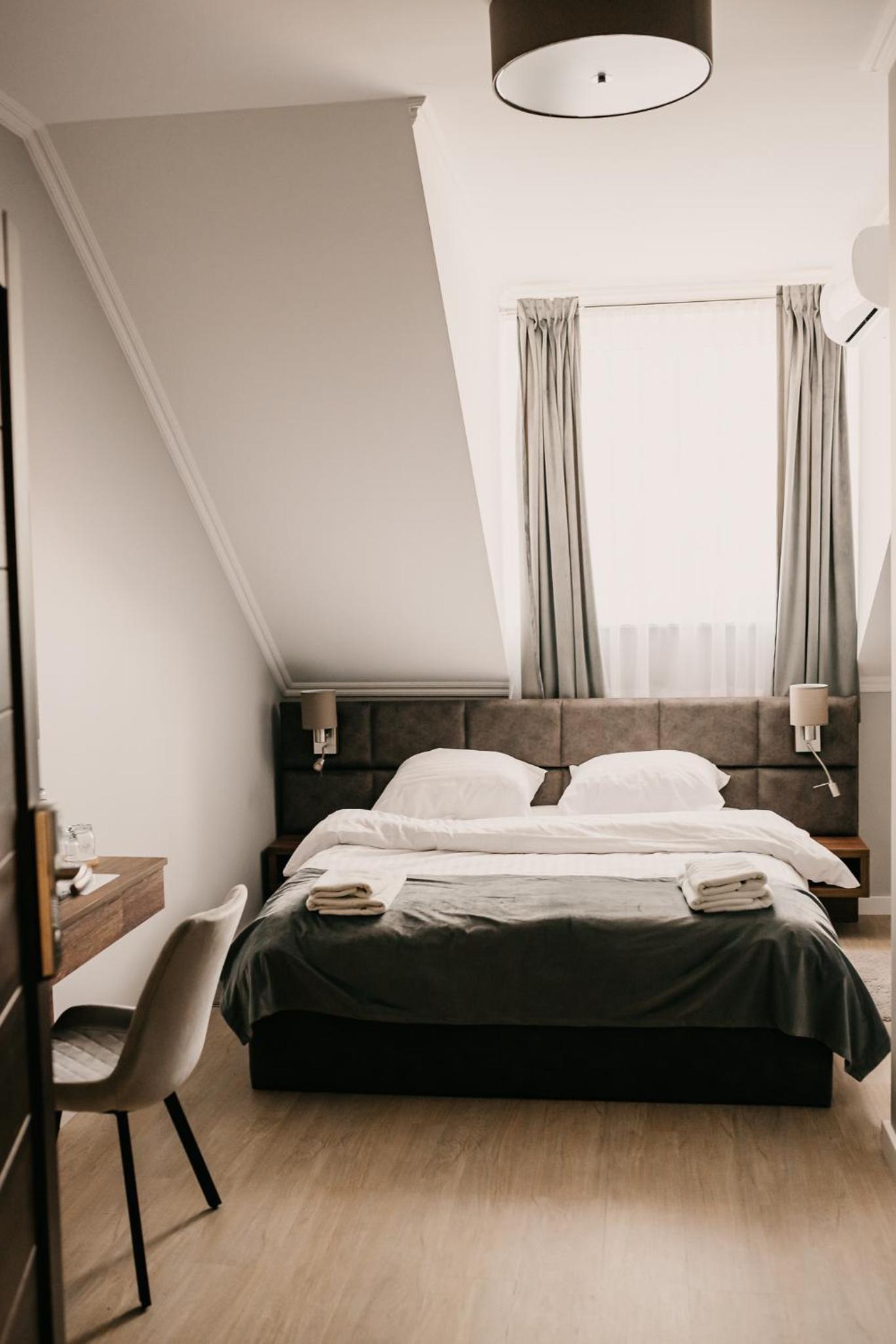 Double Room - Photo 10