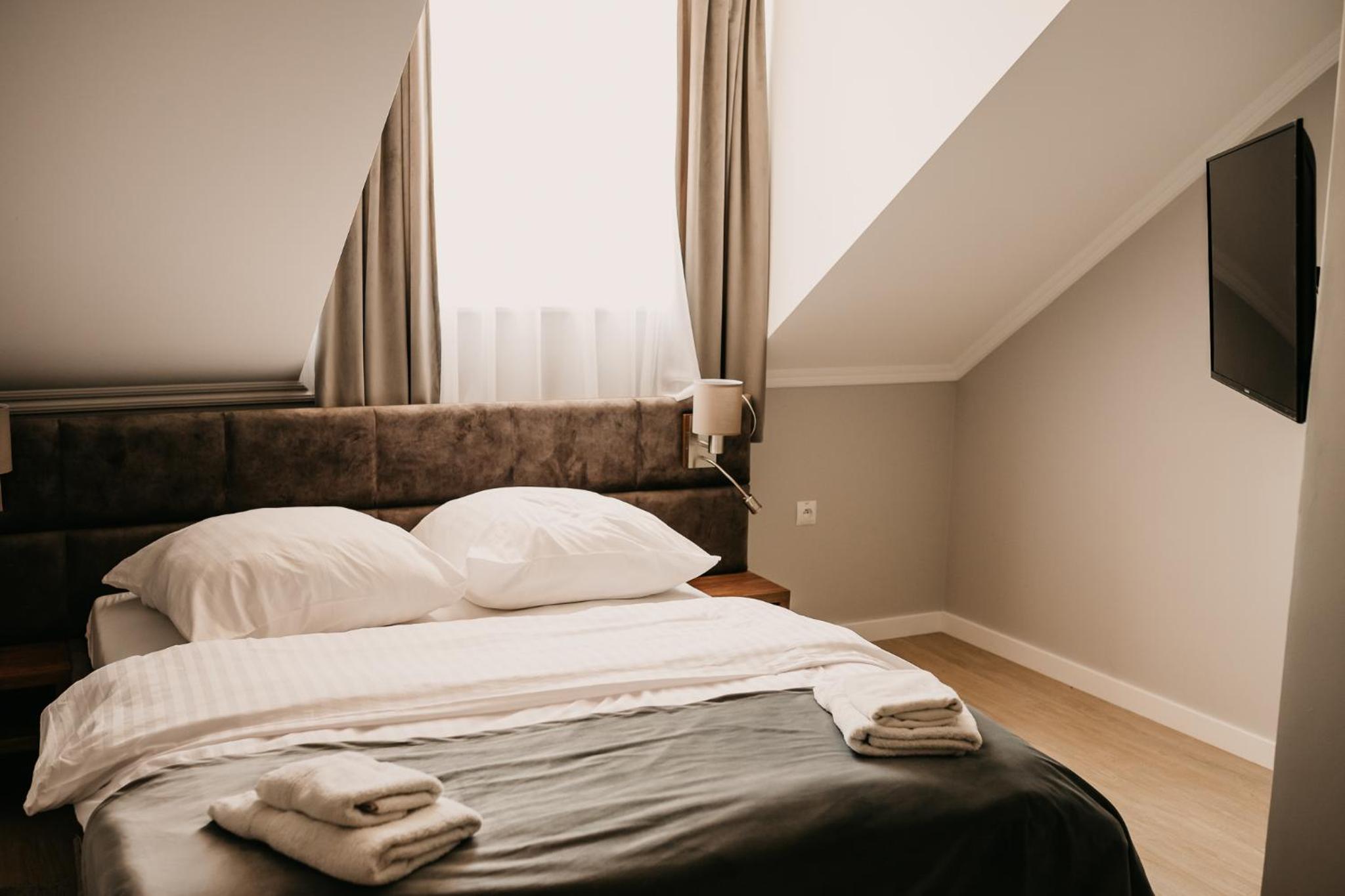 Double Room - Photo 8