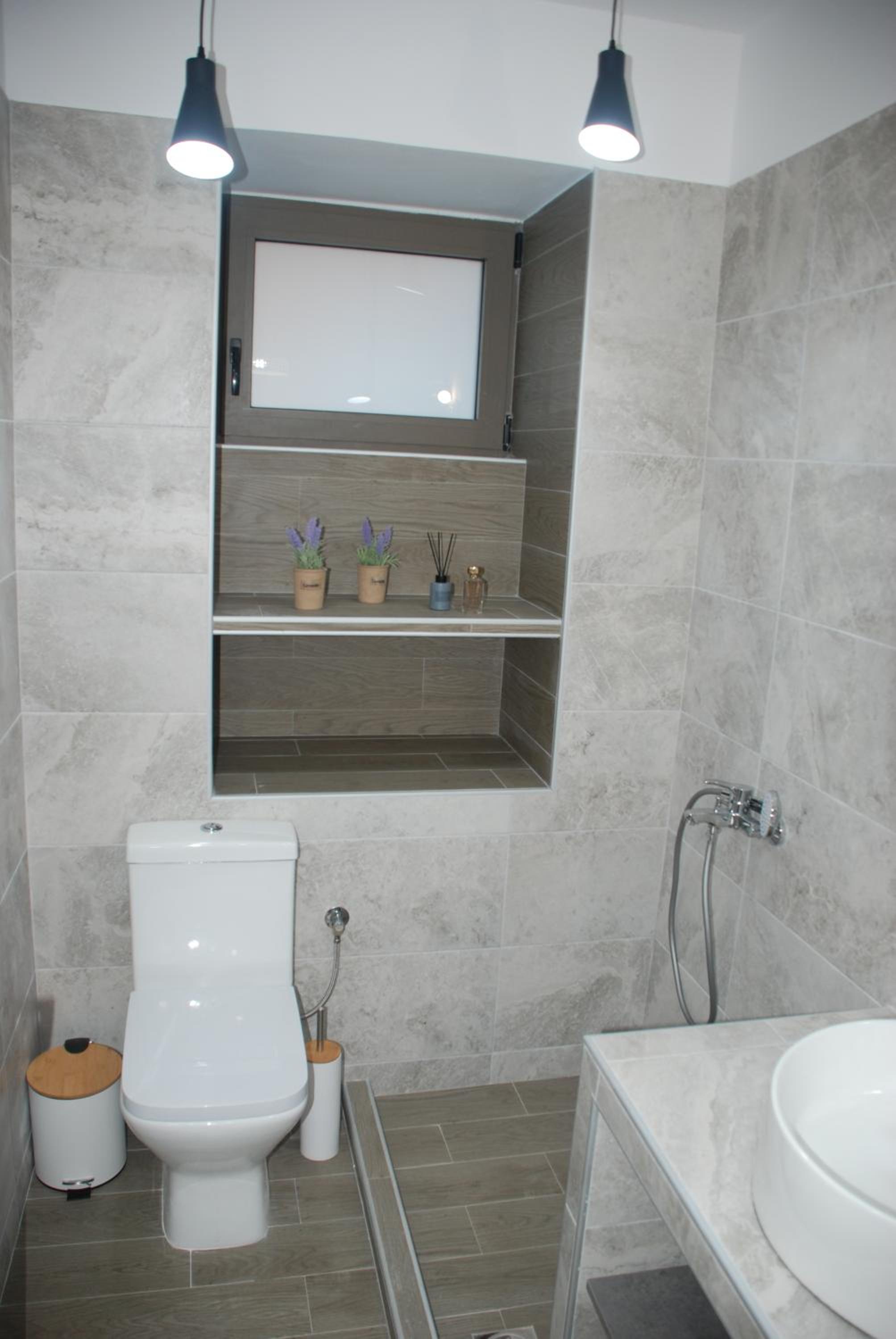 One-Bedroom House - Photo 34