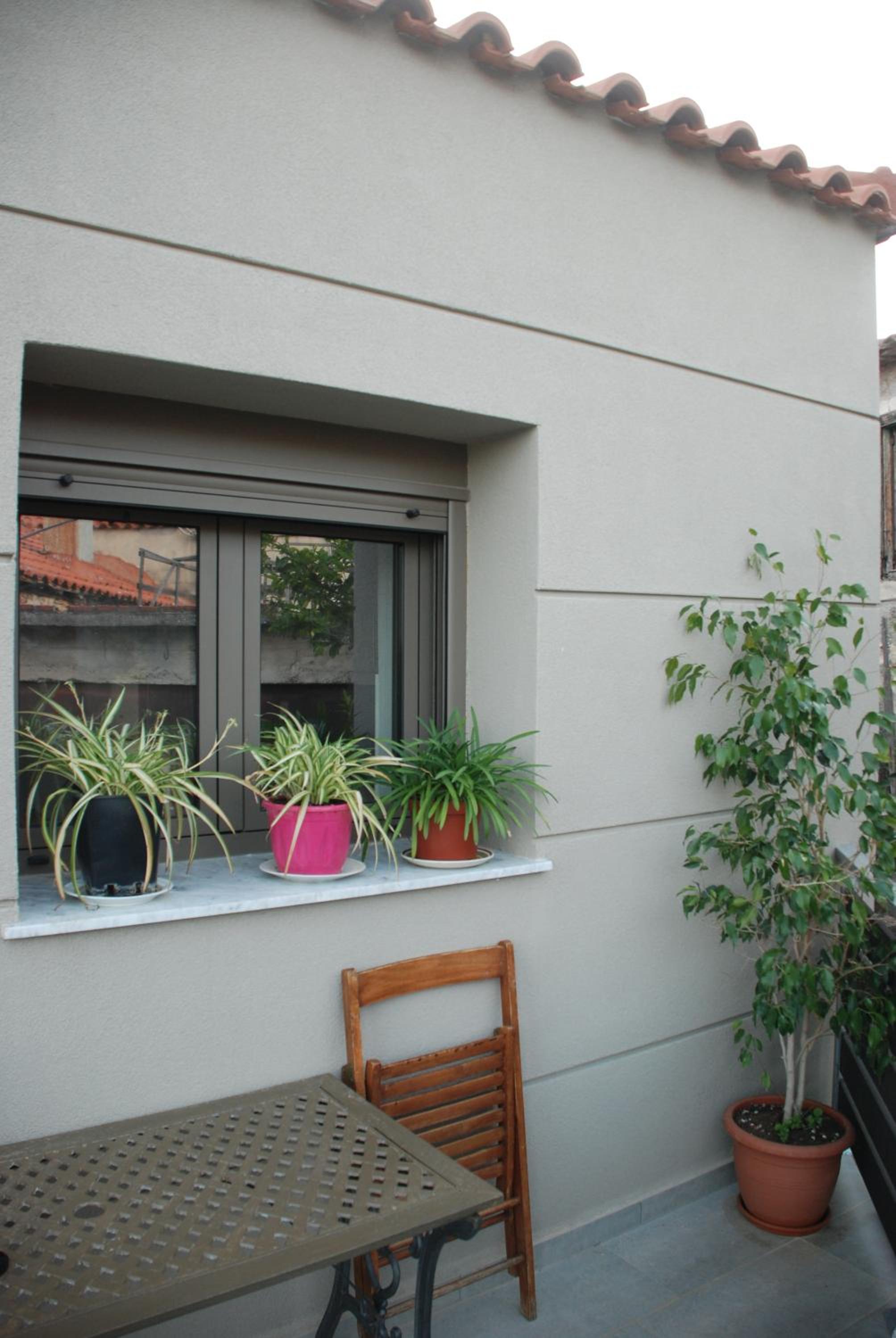 One-Bedroom House - Photo 2