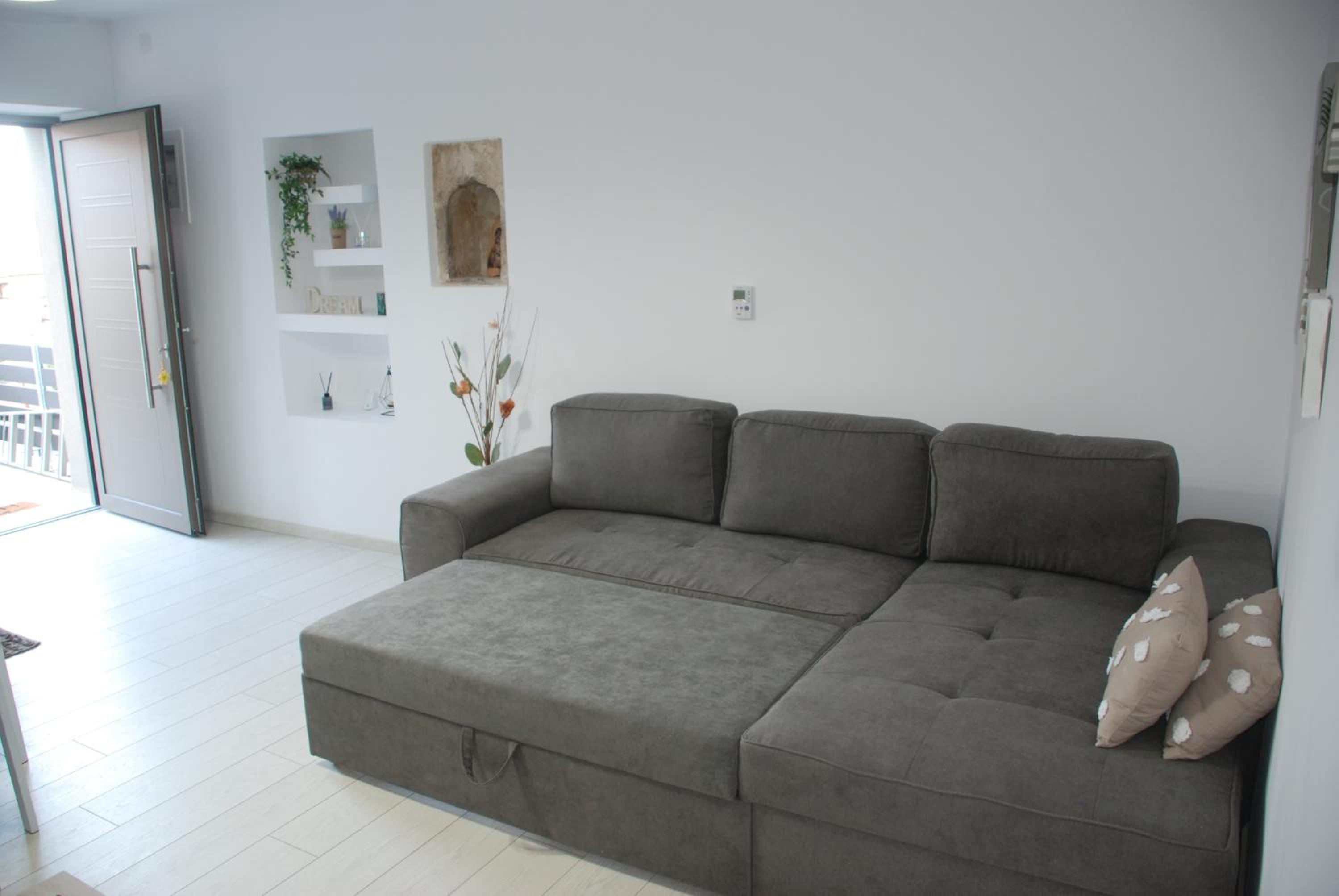 One-Bedroom House - Photo 9